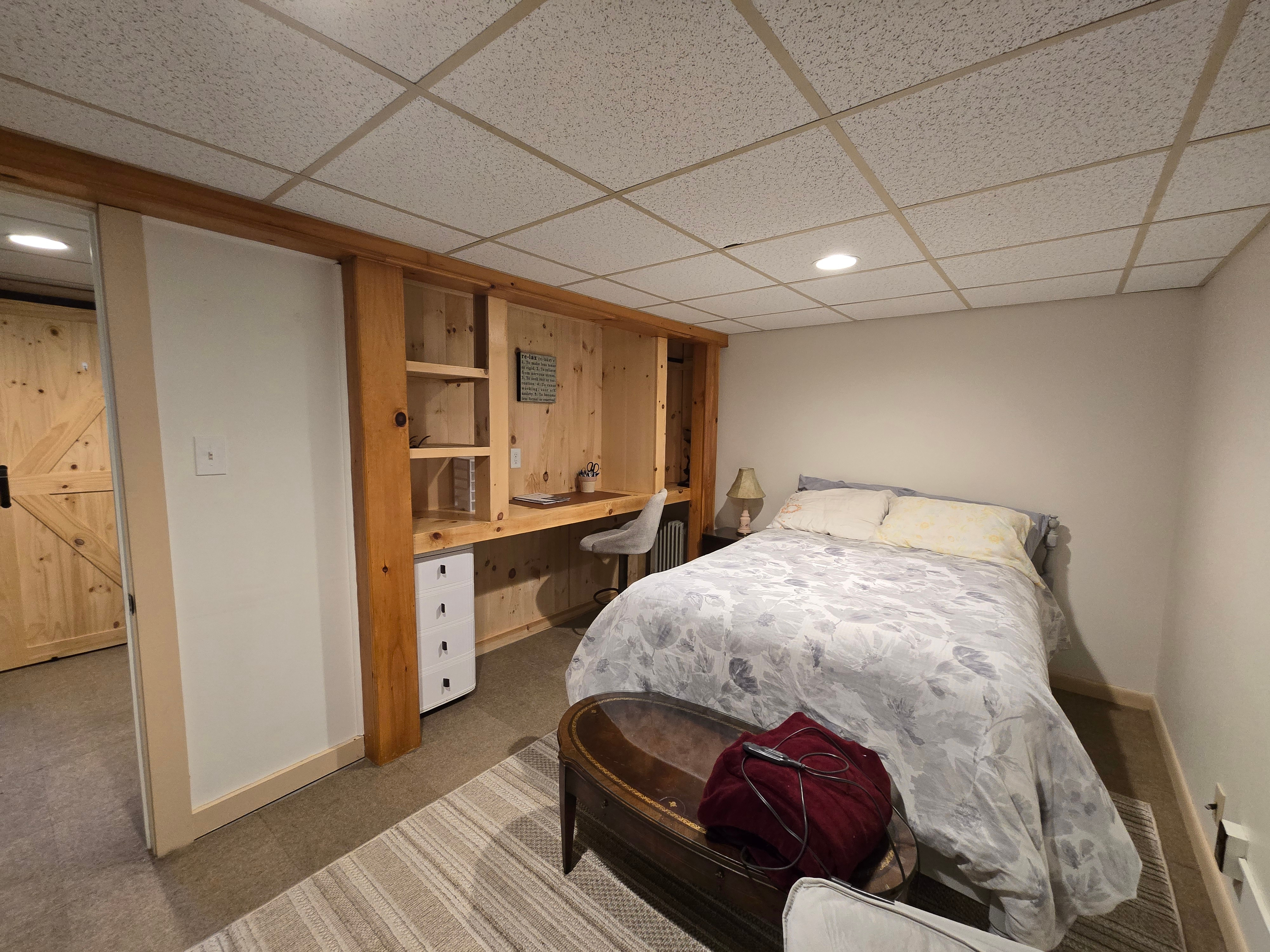 Cozy Furnished 2-Bedroom Basement Apartment With Private Entrance, Shared Spaces, Ideal for Professi - Photo 8