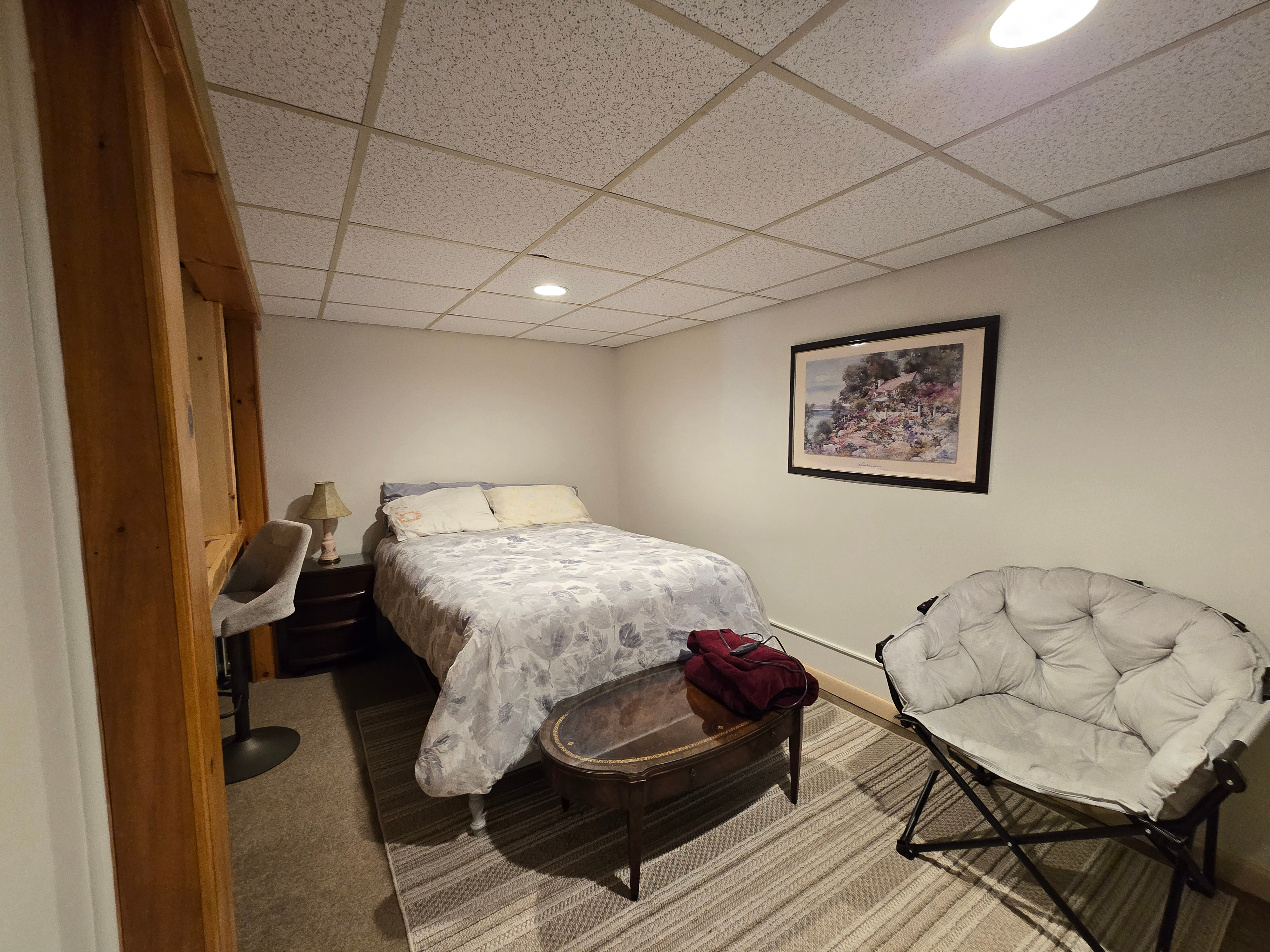 Cozy Furnished 2-Bedroom Basement Apartment With Private Entrance, Shared Spaces, Ideal for Professi - Photo 6