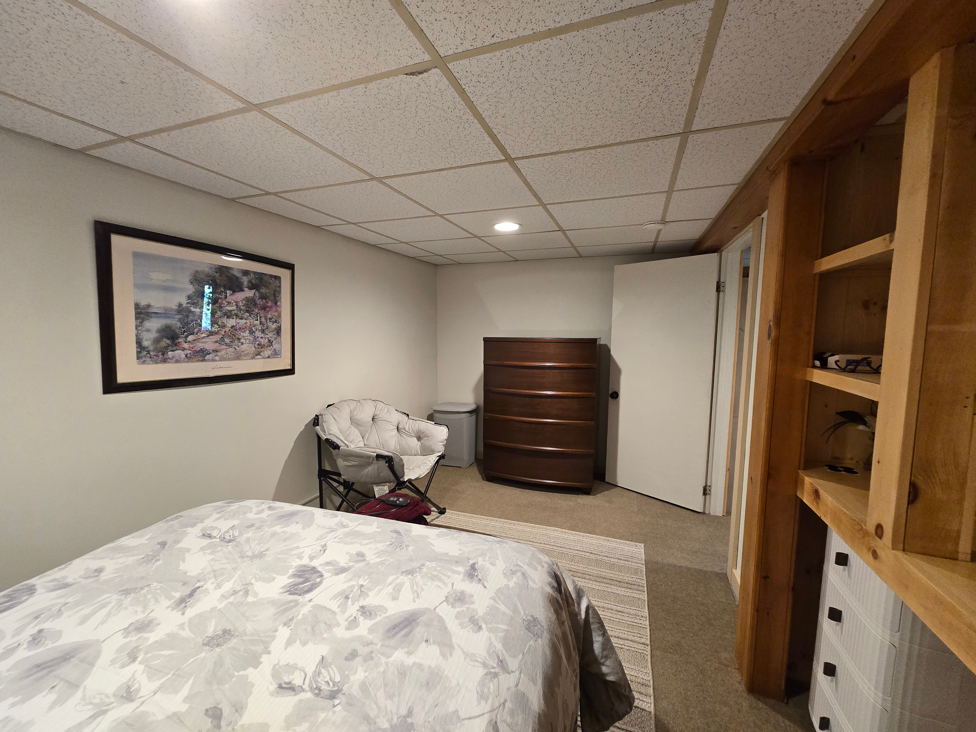 Cozy Furnished 2-Bedroom Basement Apartment With Private Entrance, Shared Spaces, Ideal for Professi - Photo 7