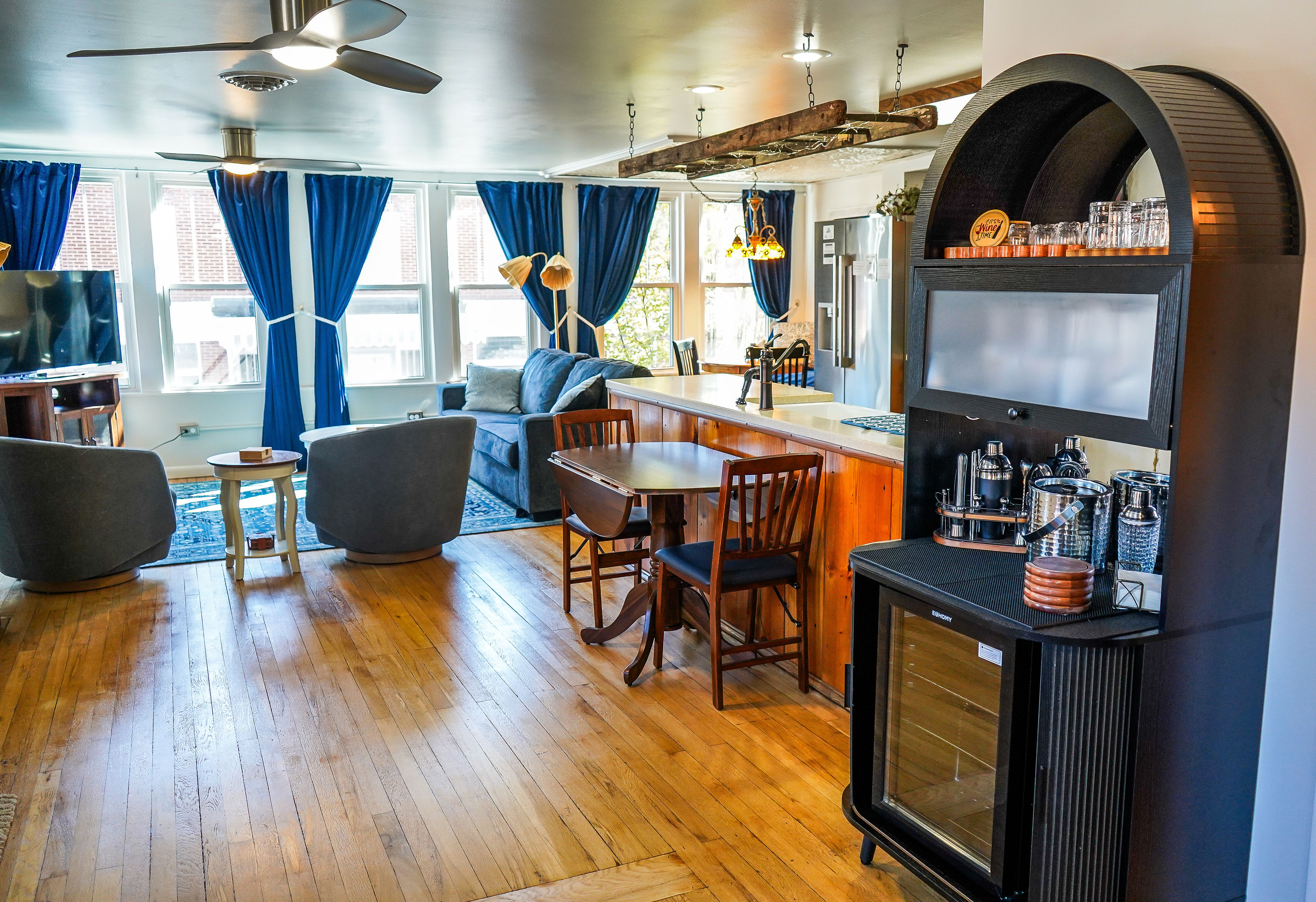 Fully Furnished Downtown Retreat for Traveling Professionals - Photo 8