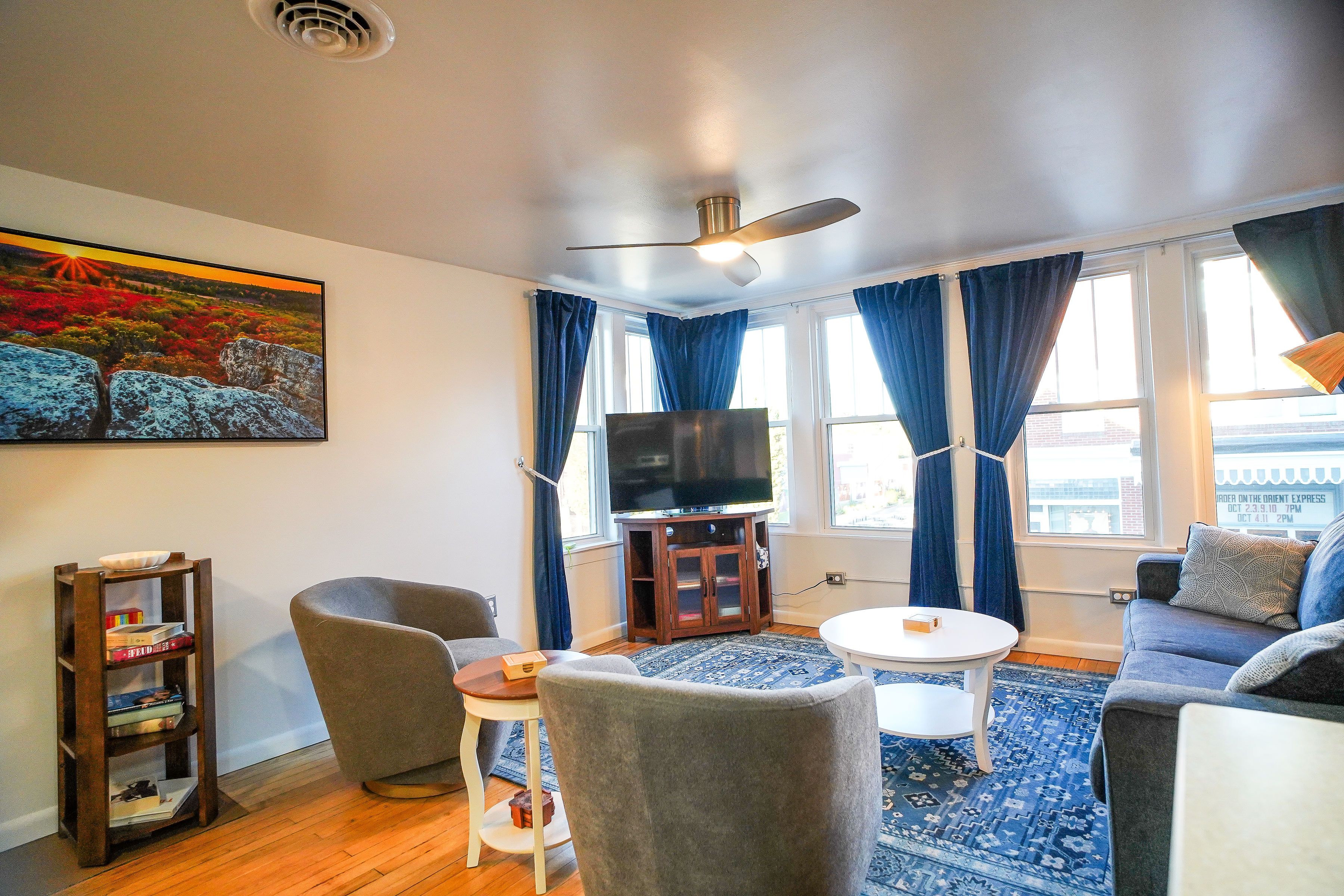 Fully Furnished Downtown Retreat for Traveling Professionals - Photo 2