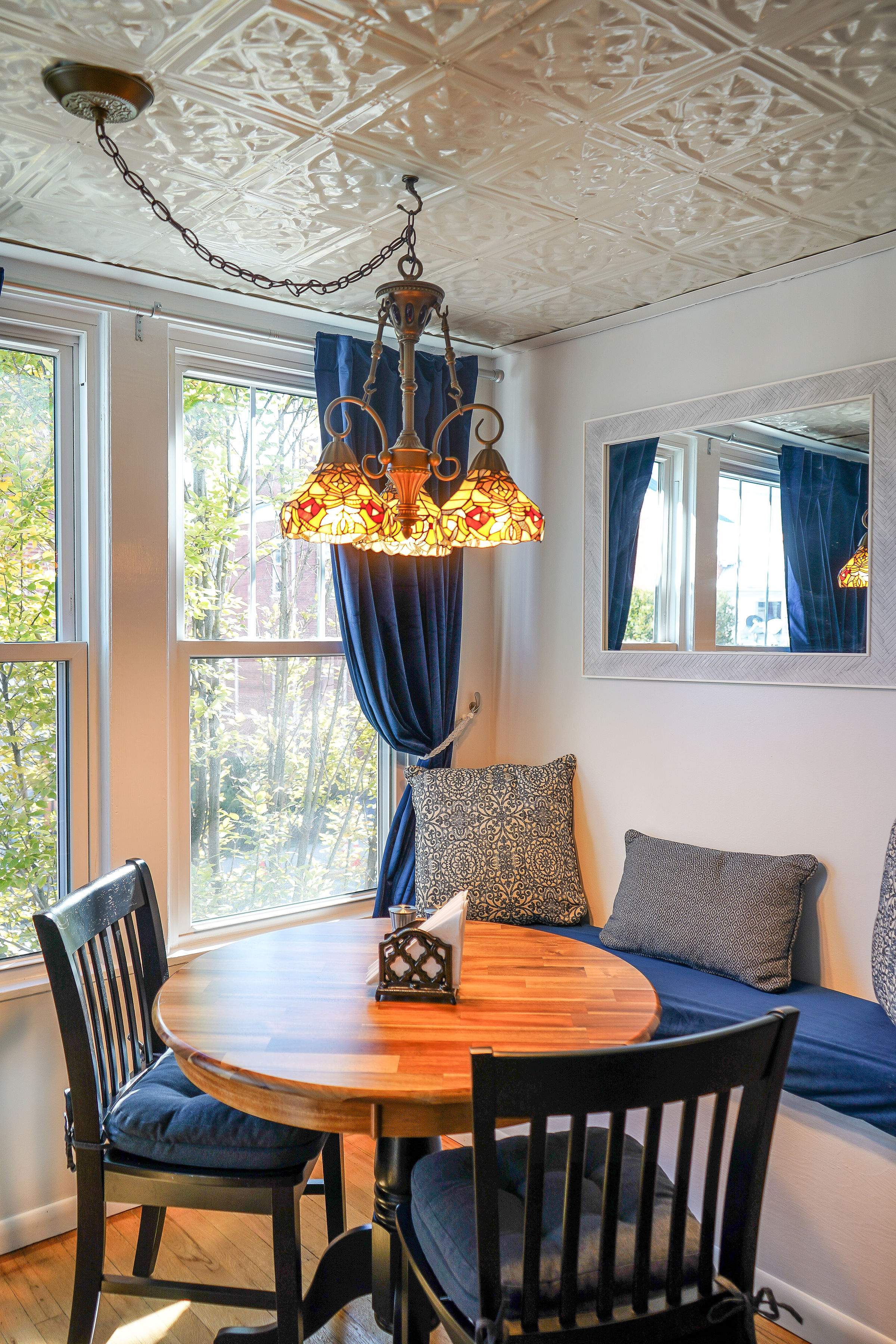 Fully Furnished Downtown Retreat for Traveling Professionals - Photo 6