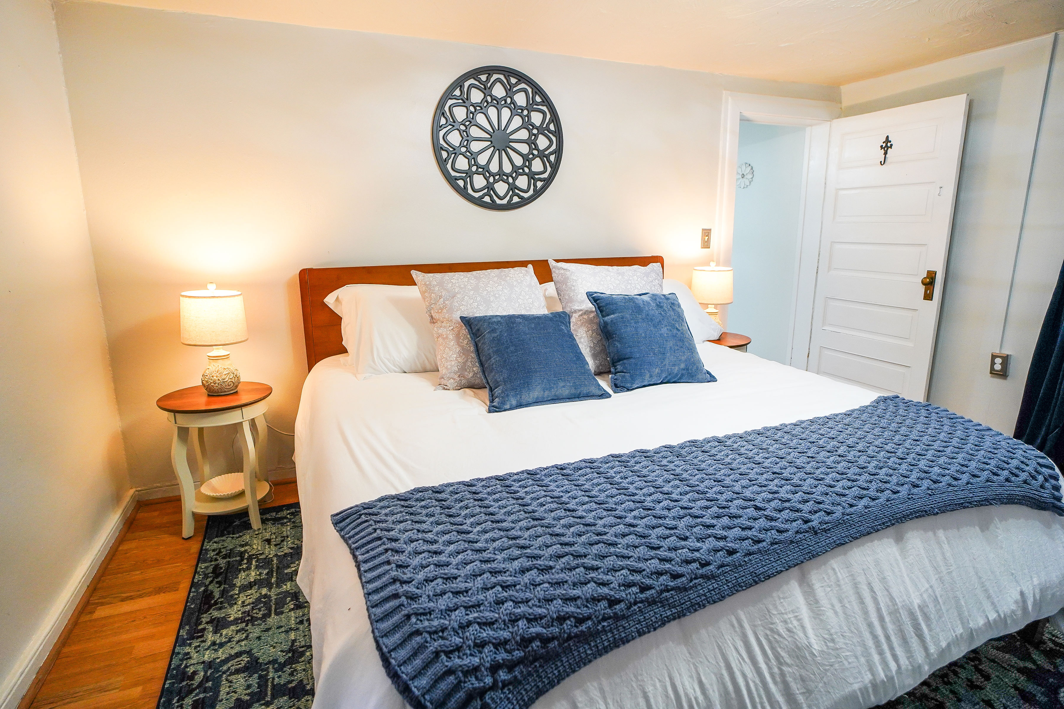 Fully Furnished Downtown Retreat for Traveling Professionals - Photo 11