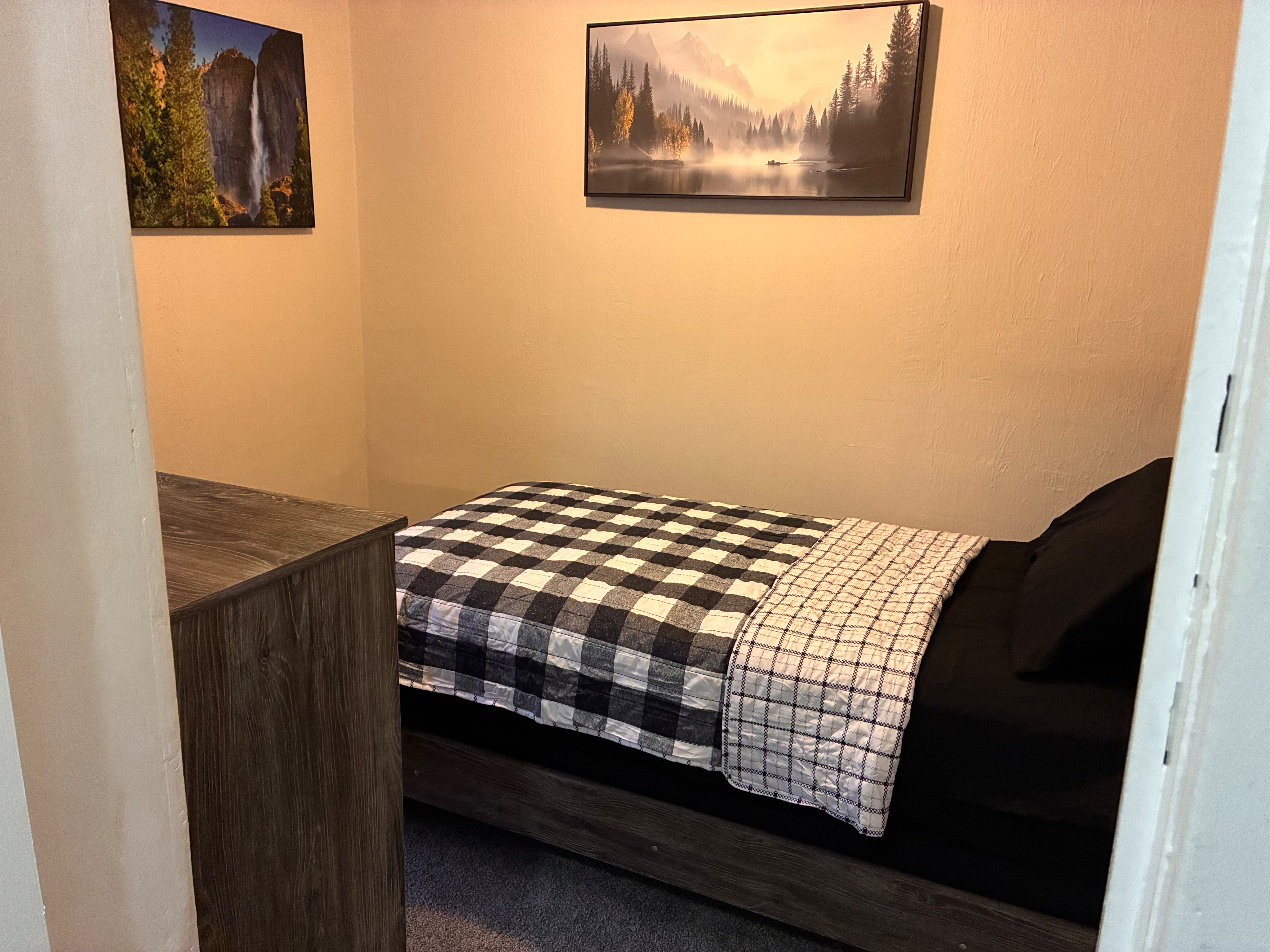 Beautifully Remodeled 2BR Retreat | Near Hospitals | Private Parking - Photo 10