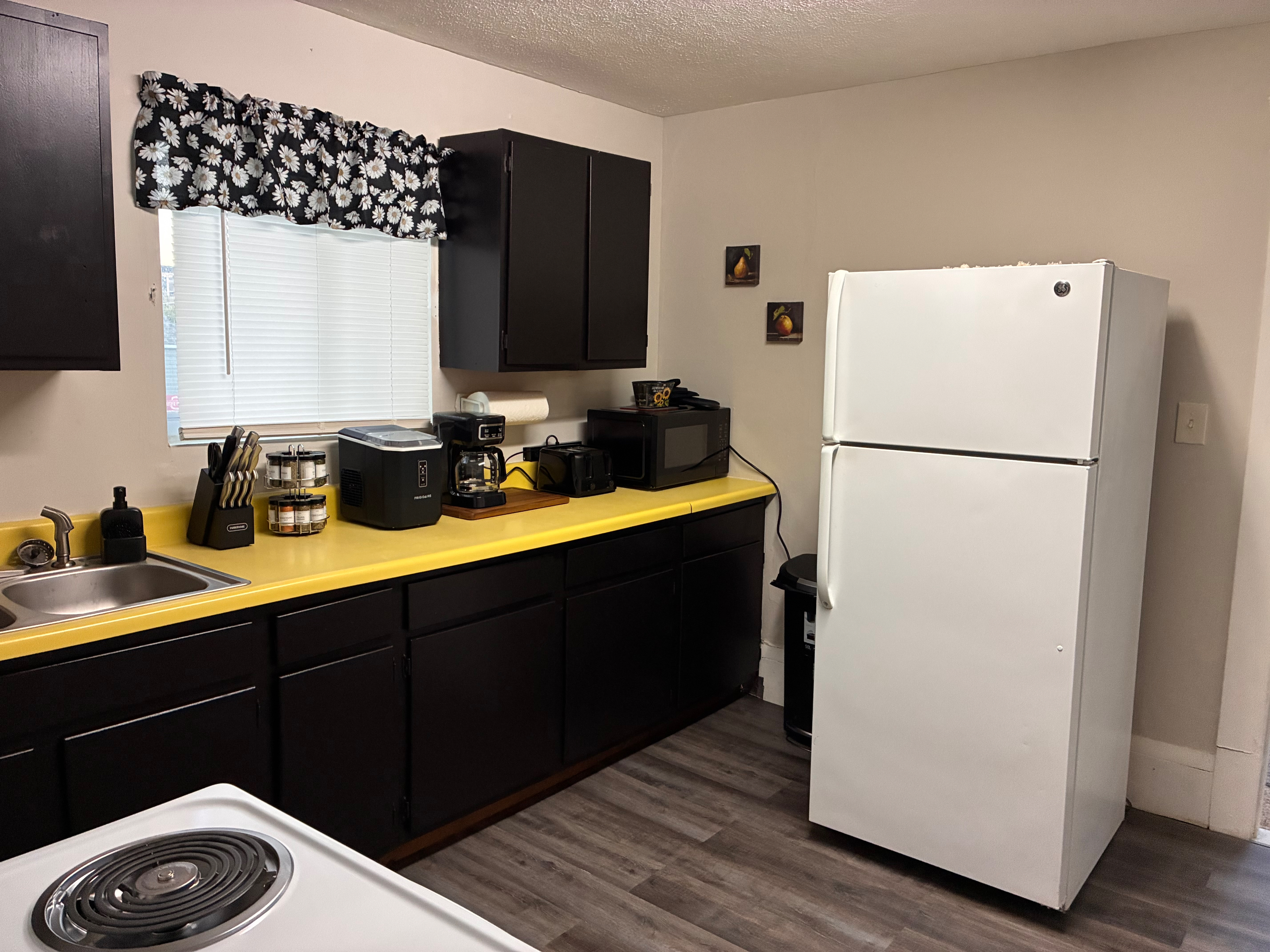 Beautifully Remodeled 2BR Retreat | Near Hospitals | Private Parking - Photo 7