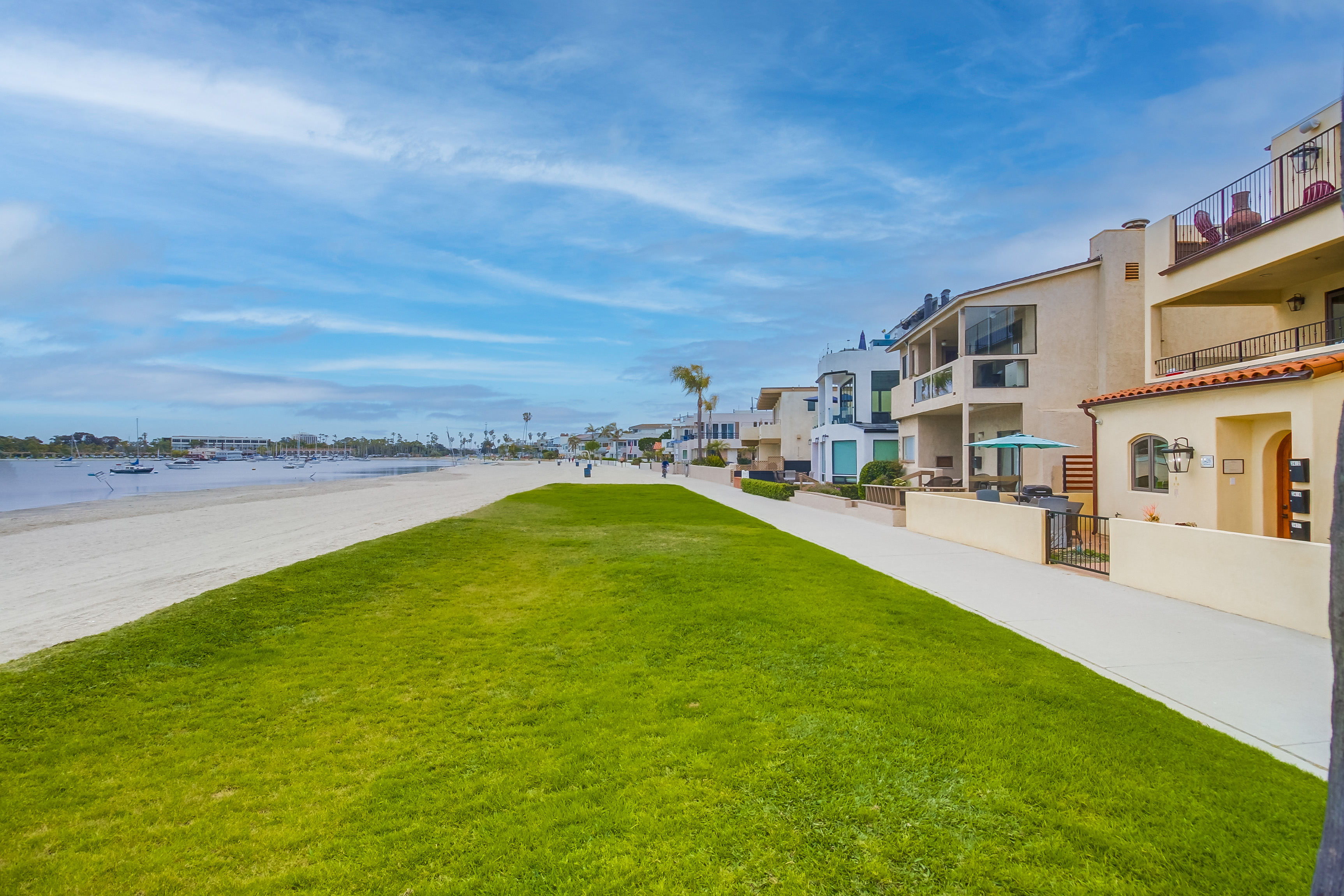 2 Bed / 2 full bath 1st Floor Mission Beach Condo with parking & Laundry in unit for rent! - Photo 5