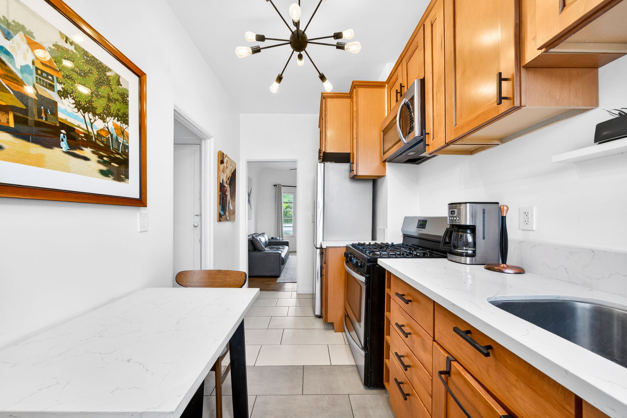 Fully Furnished Silverlake Apt #1 - Photo 6