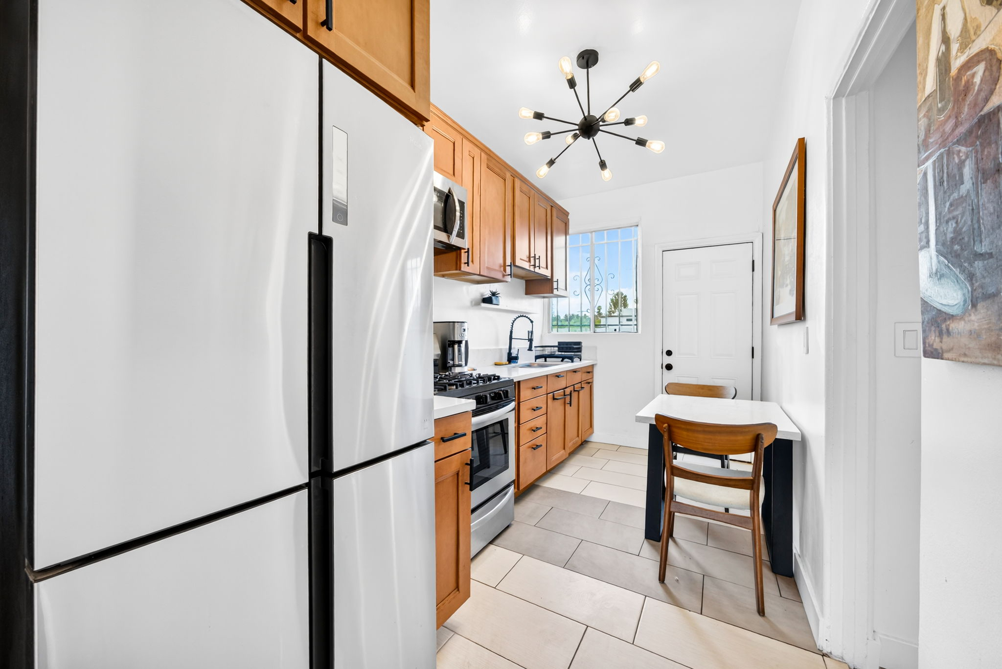 Fully Furnished Silverlake Apt #1 - Photo 4