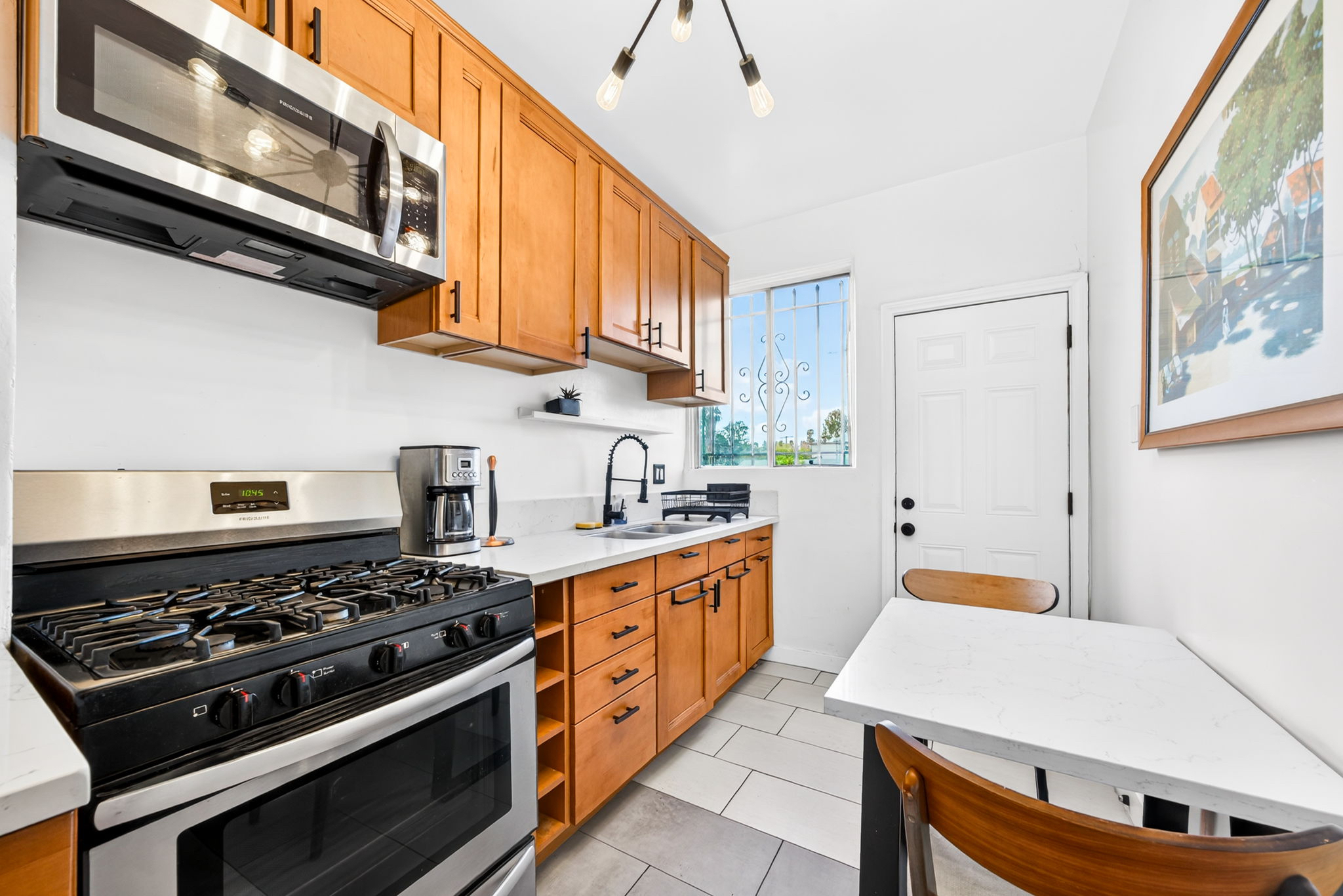 Fully Furnished Silverlake Apt #1 - Photo 5