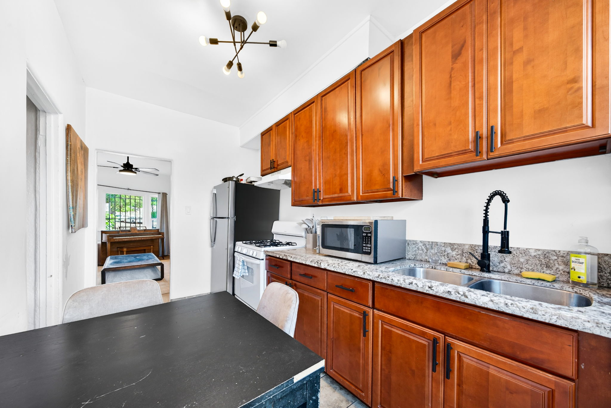 Fully Furnished Silverlake Apt #1 - Photo 4