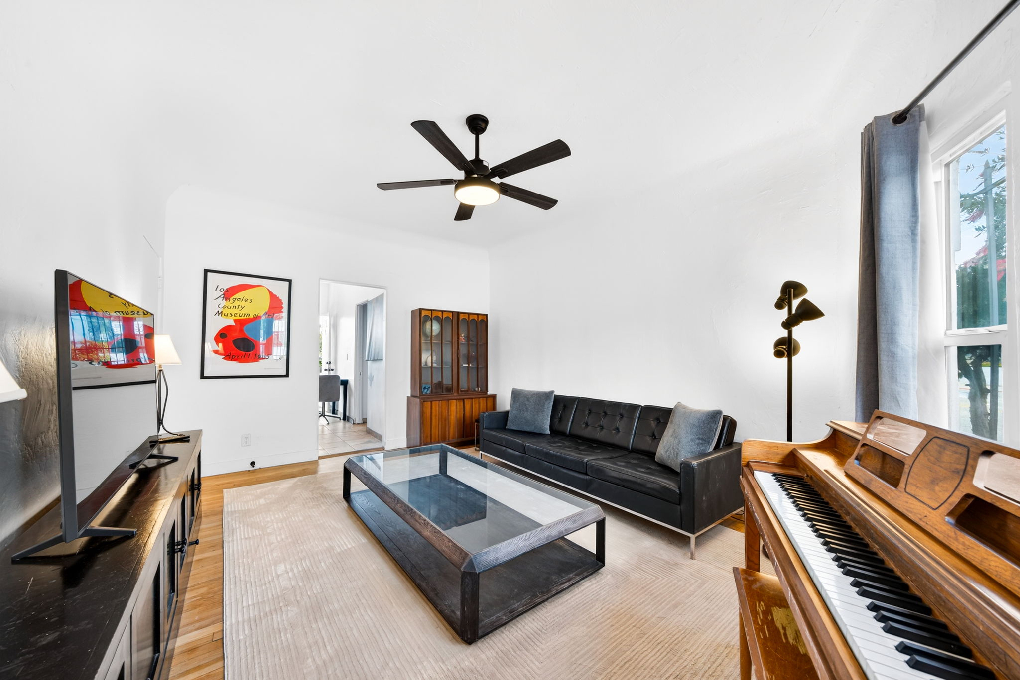 Fully Furnished Silverlake Apt #1 - Photo 1