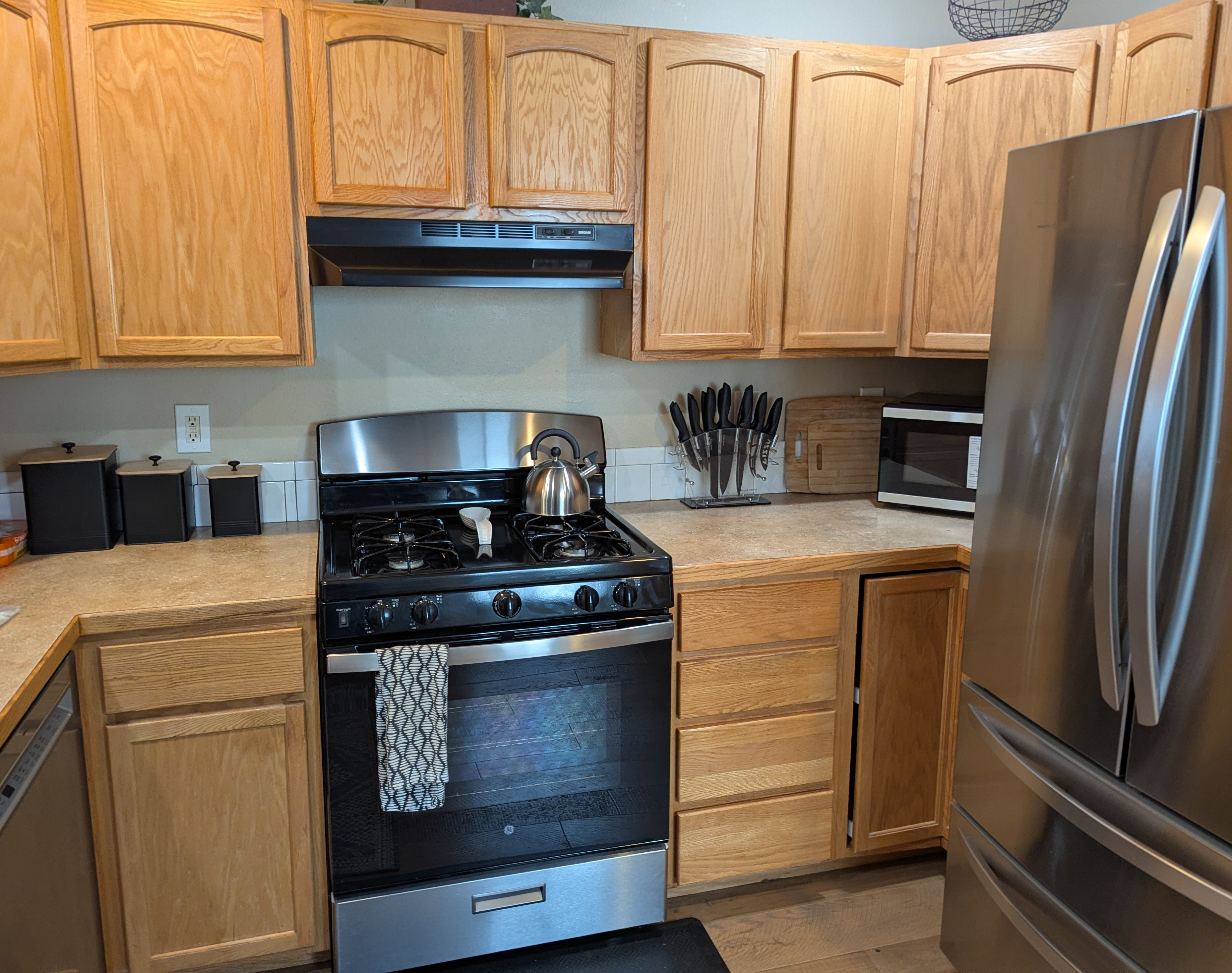 WINTER SPECIAL - From $1,995/Month! Furnished 3BR Townhouse | Downtown Pinedale | Utilities & Garage - Photo 3