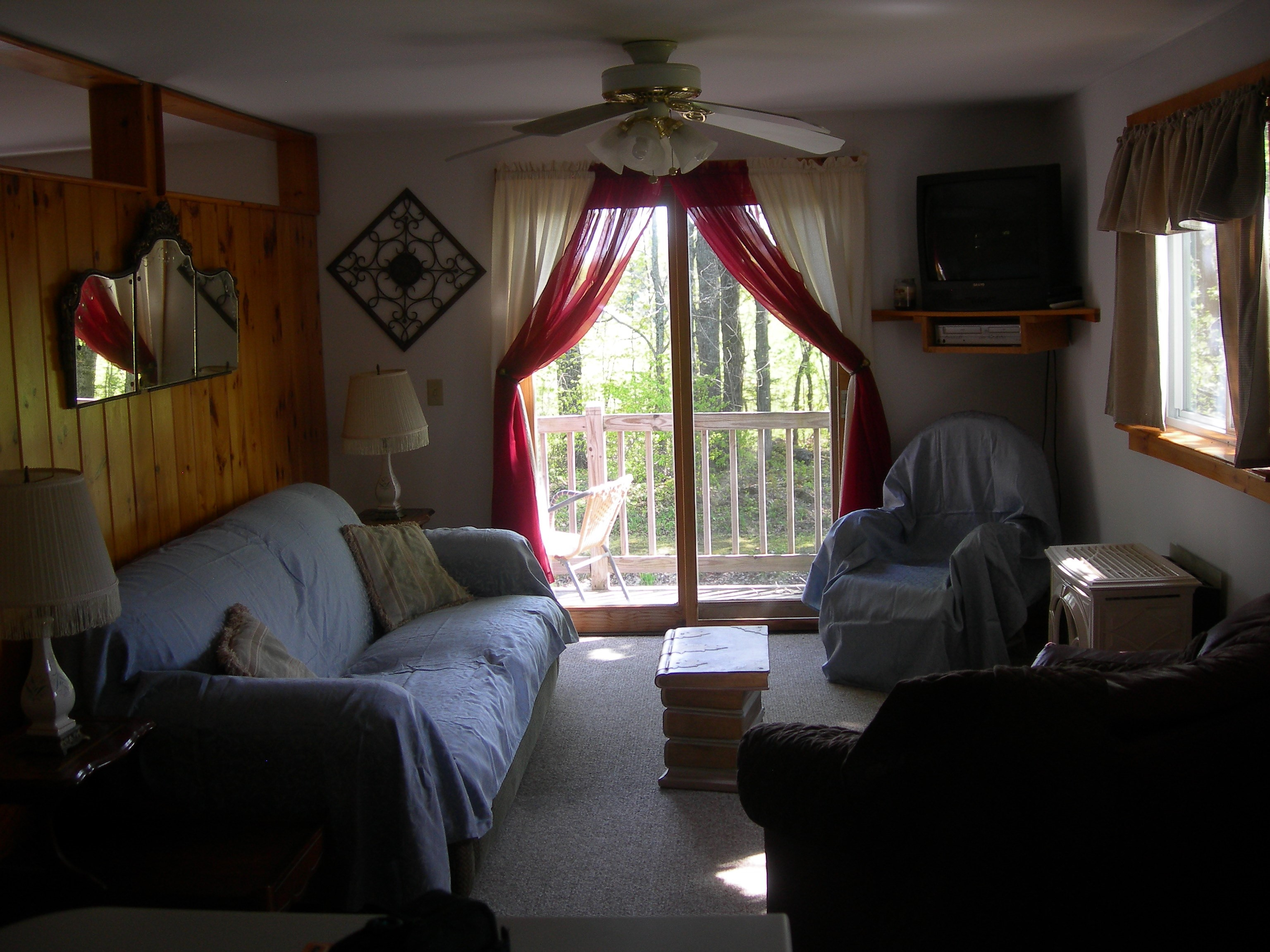 FULLY FURNISHED. Quiet, Country Living, 1 bed room apartment. All you need is your clothes. - Photo 8
