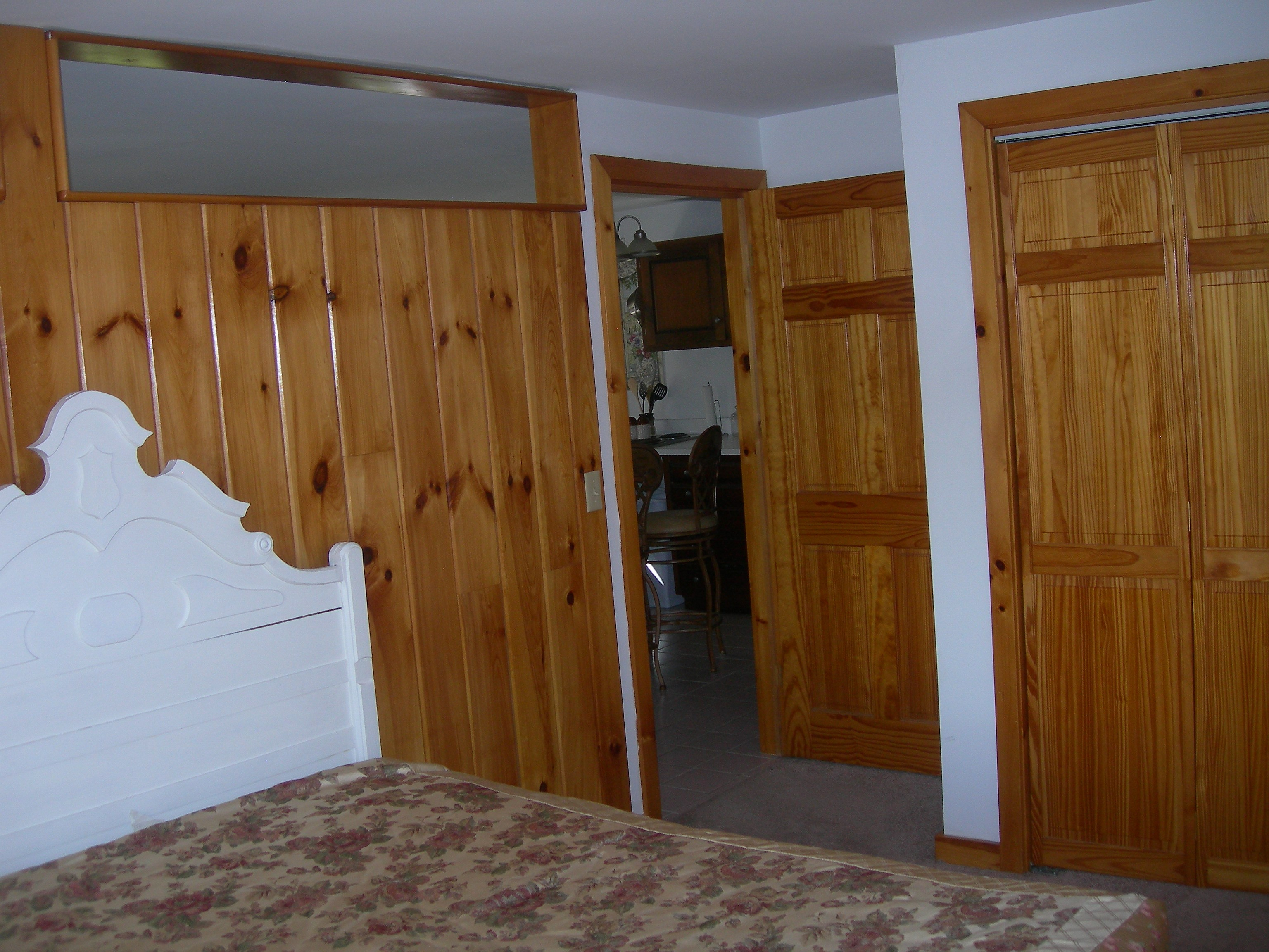 FULLY FURNISHED. Quiet, Country Living, 1 bed room apartment. All you need is your clothes. - Photo 5