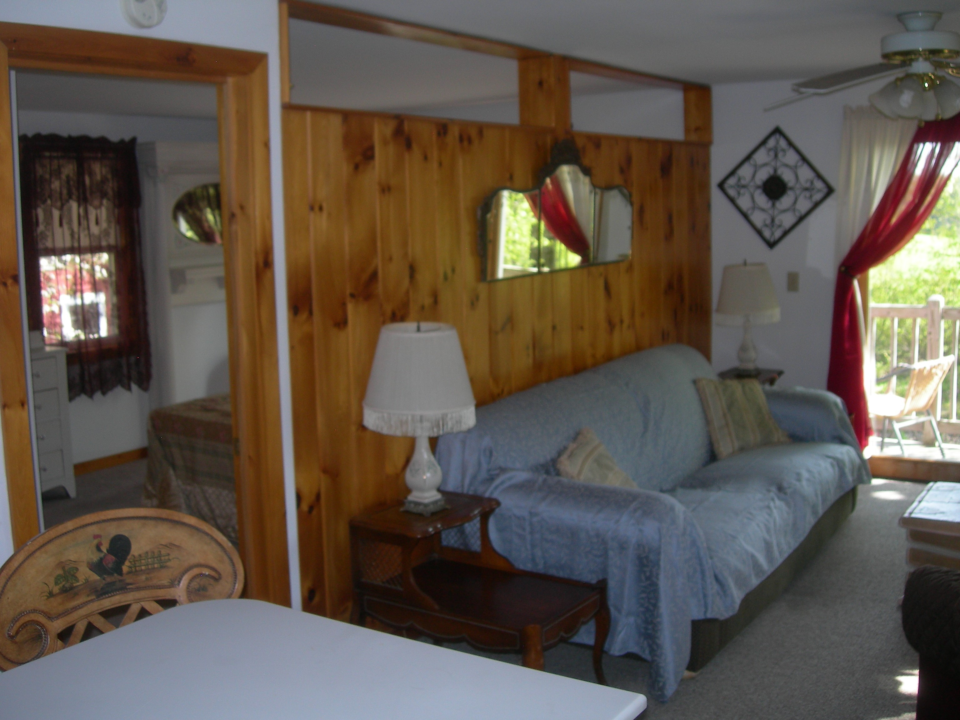 FULLY FURNISHED. Quiet, Country Living, 1 bed room apartment. All you need is your clothes. - Photo 2