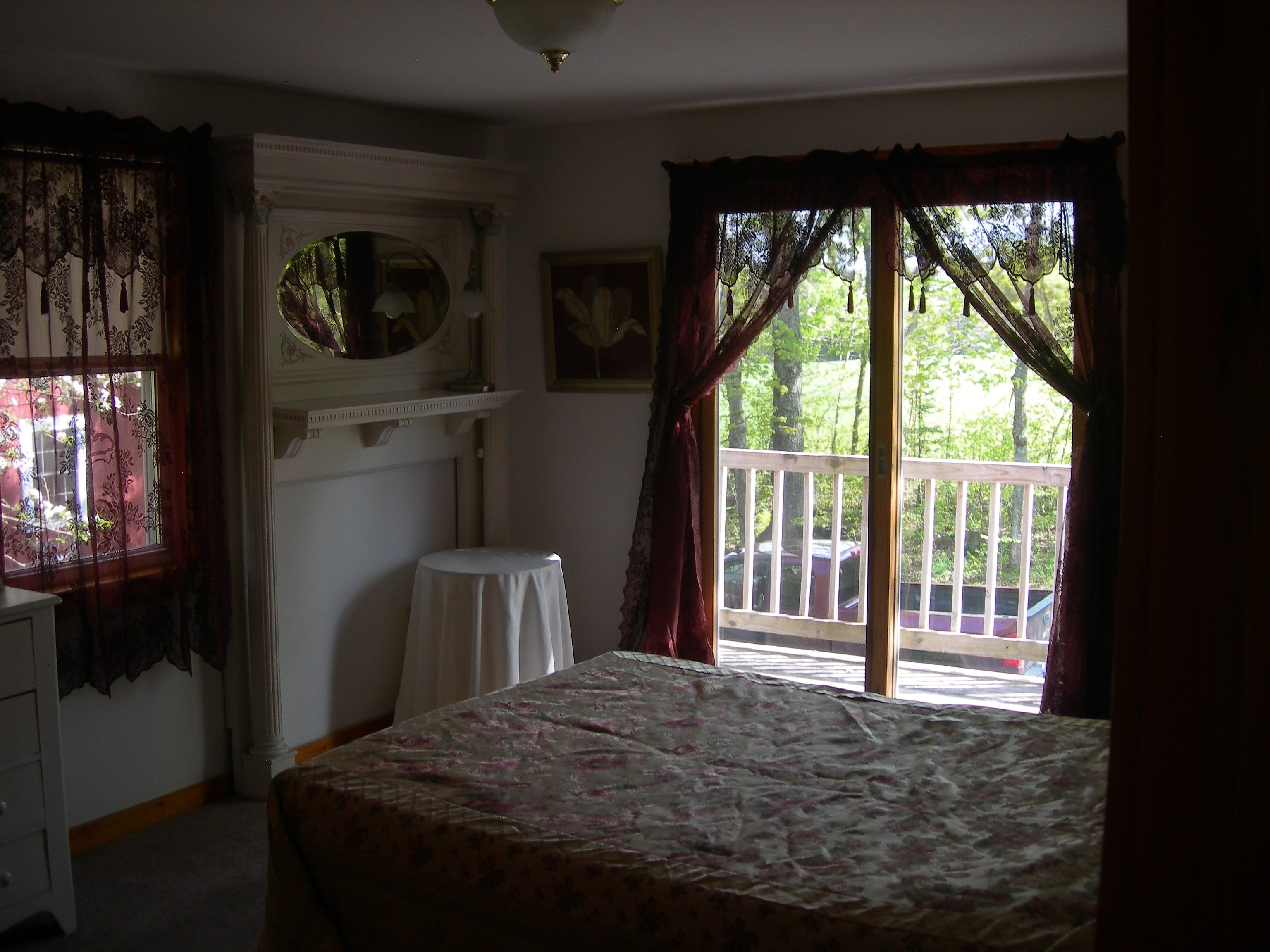 FULLY FURNISHED. Quiet, Country Living, 1 bed room apartment. All you need is your clothes. - Photo 6