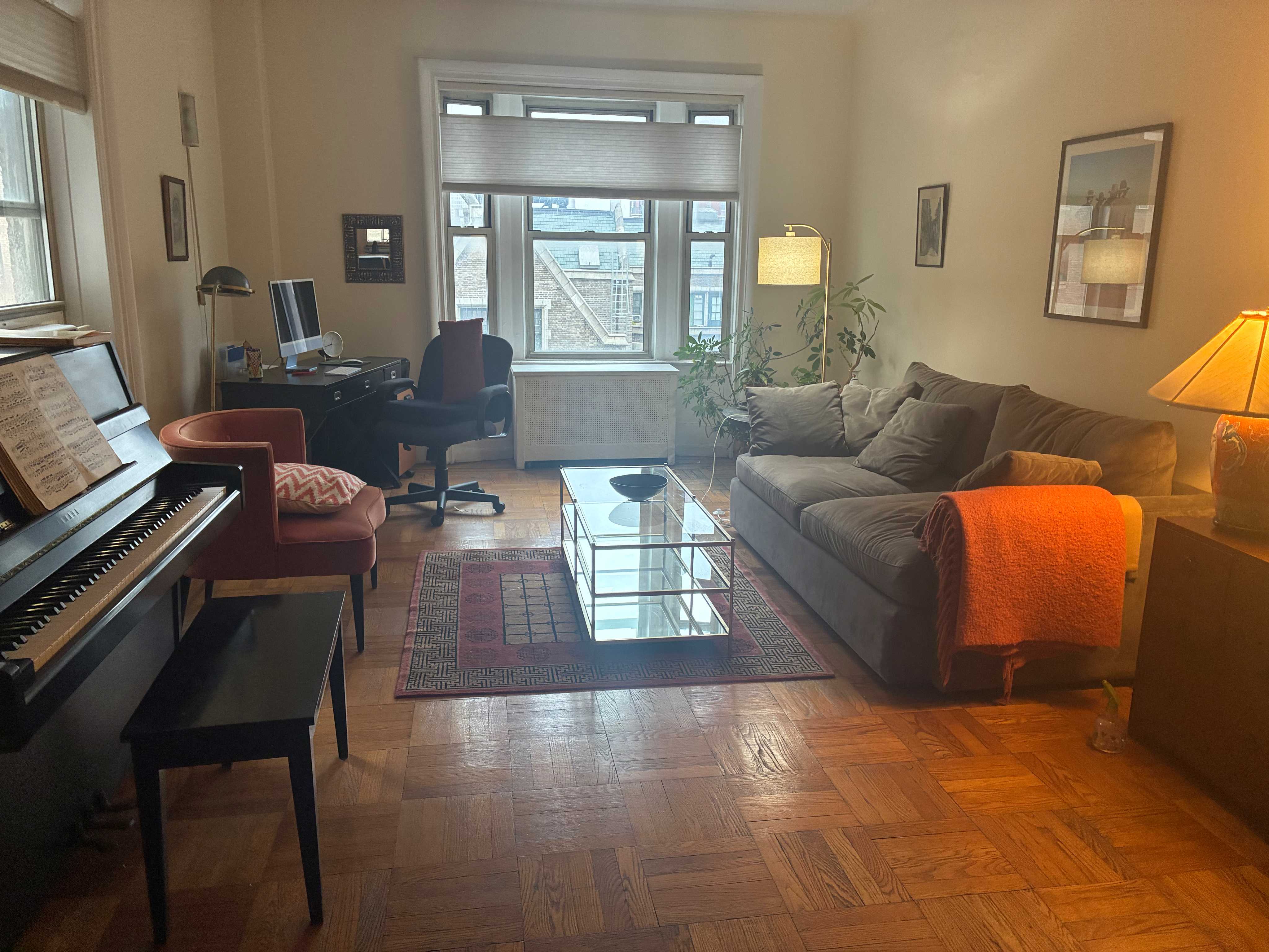 Cozy, spacious, and comfortable...Upper West Side Apartment. - Photo 1