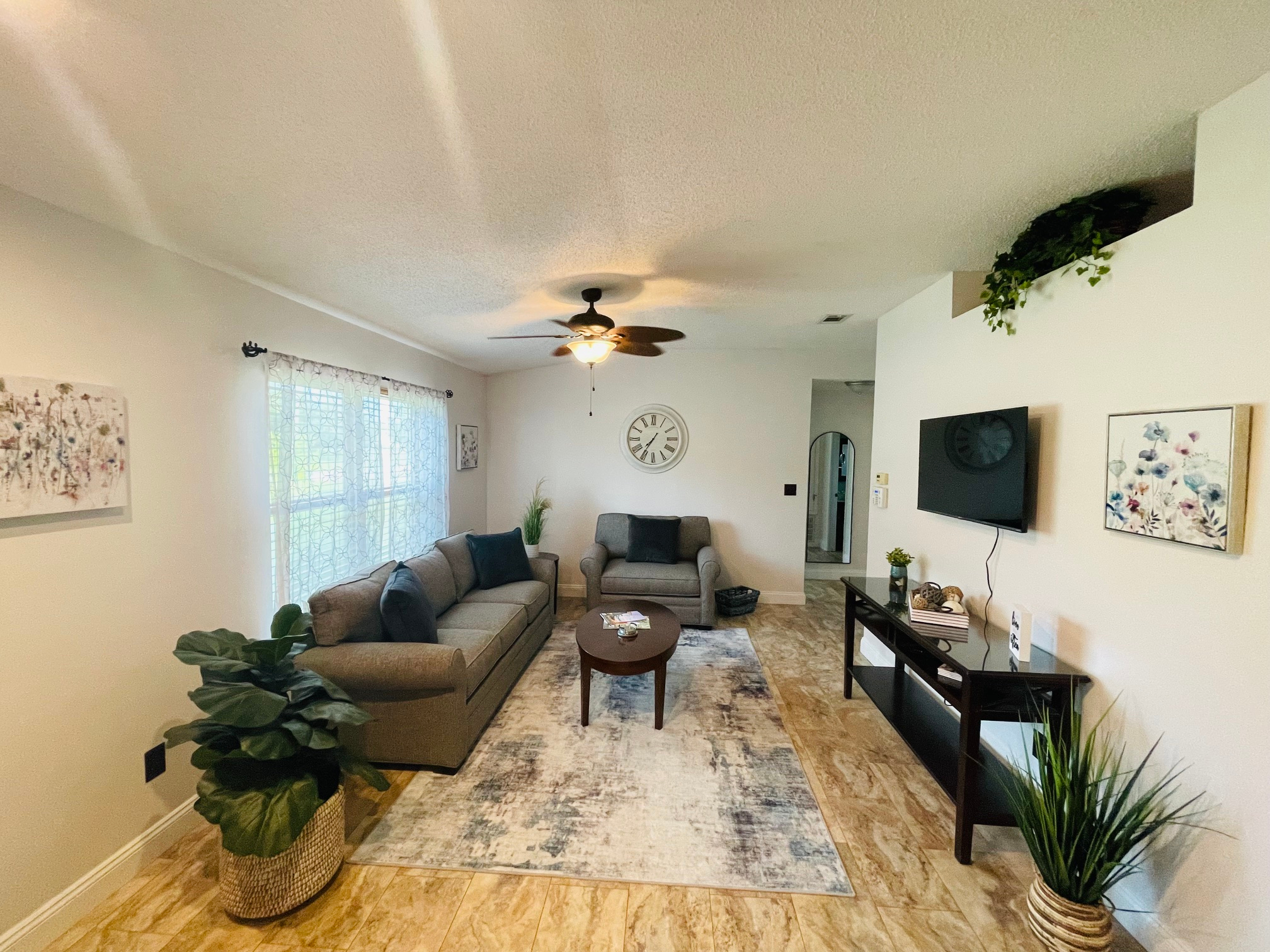 Peaceful Home 3 bed/2 bath, pool - Photo 7