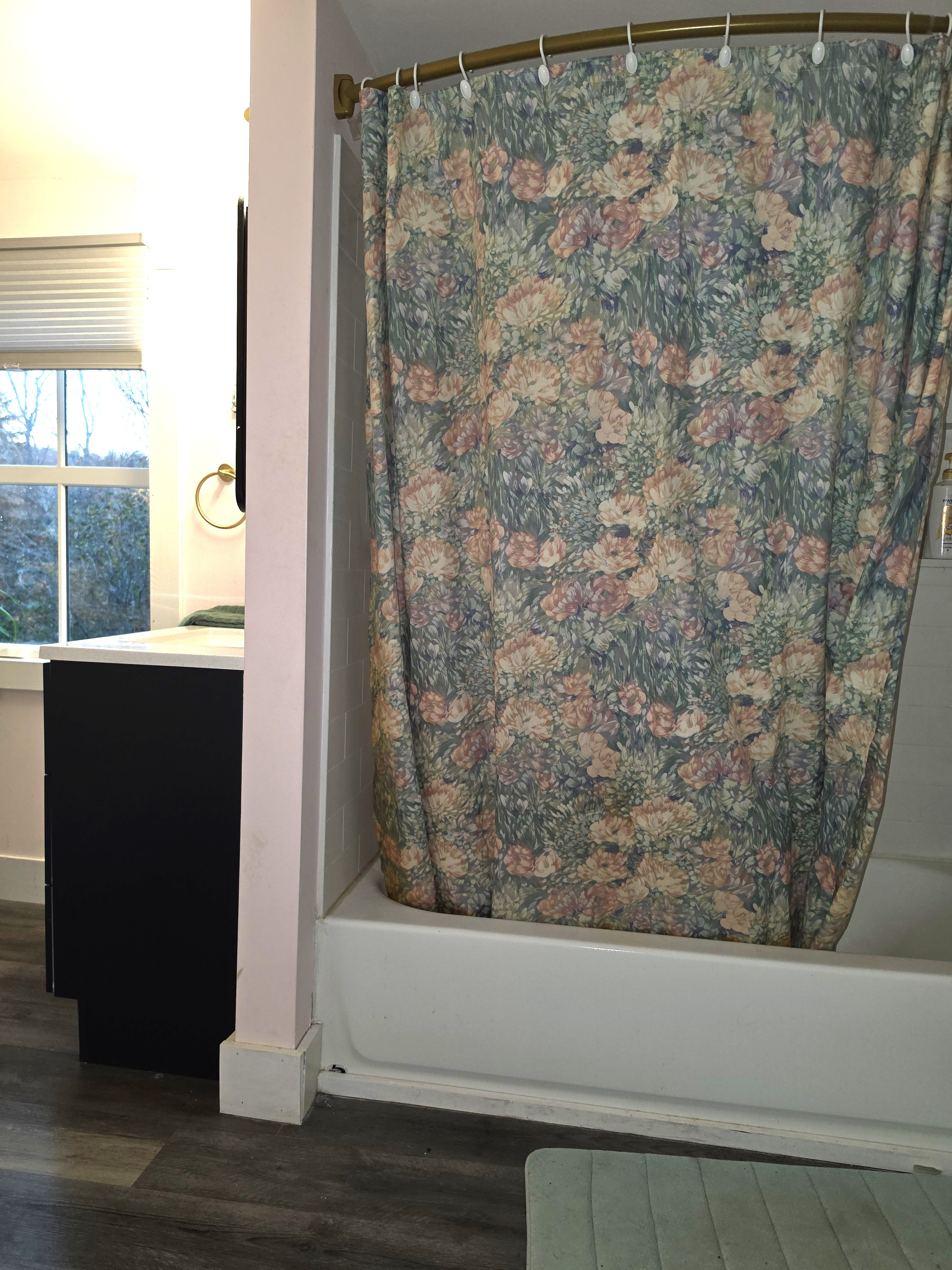 Large Bedroom in lovely old farmhouse. - Photo 8