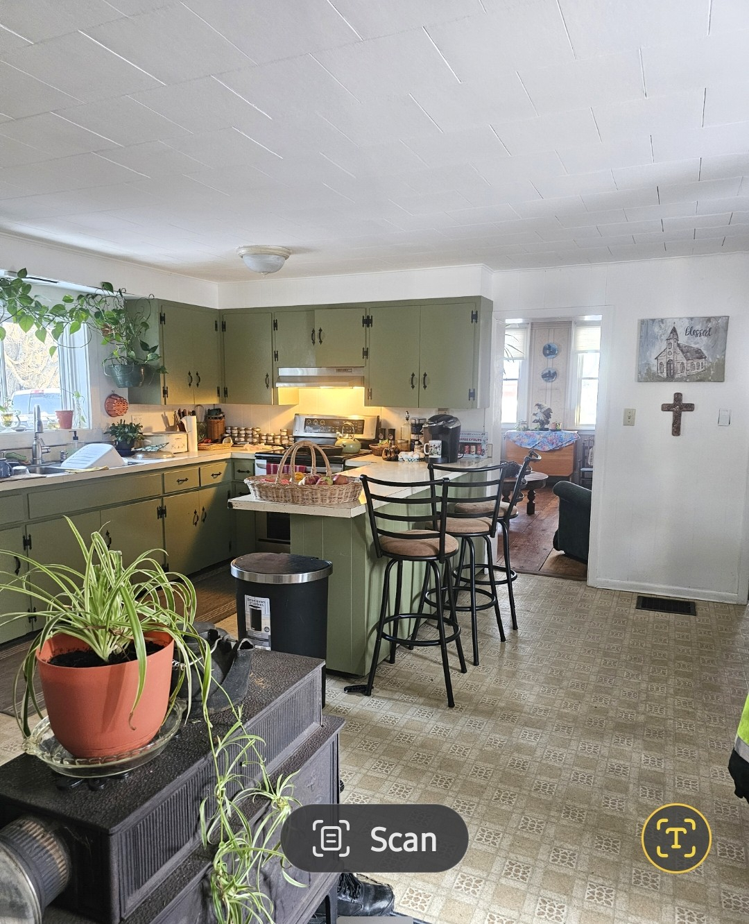 Large Bedroom in lovely old farmhouse. - Photo 9