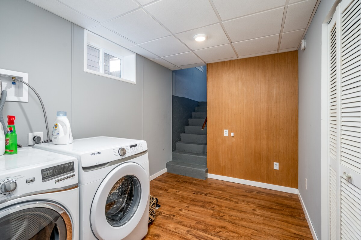 Spacious 1BR Near Downtown | Private Entry & Laundry - Photo 9
