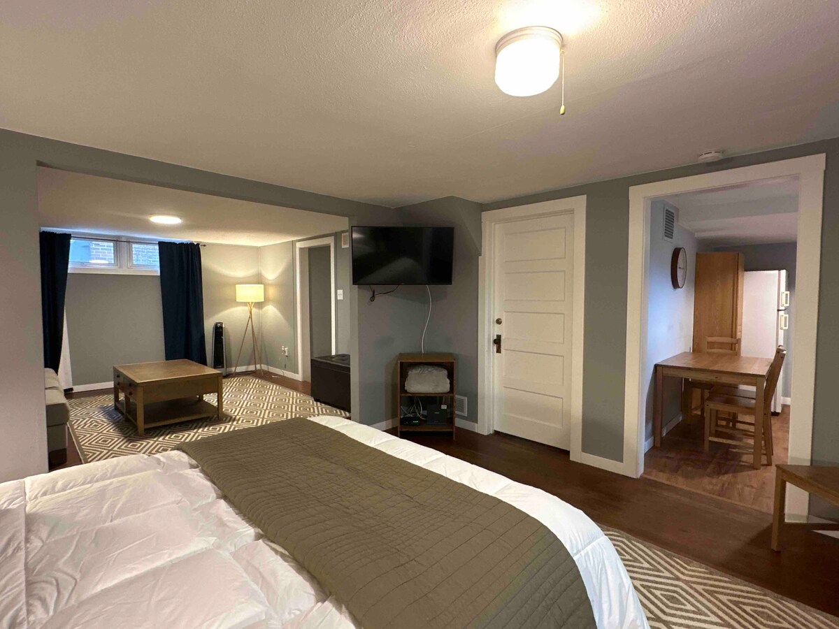 Spacious 1BR Near Downtown | Private Entry & Laundry - Photo 7