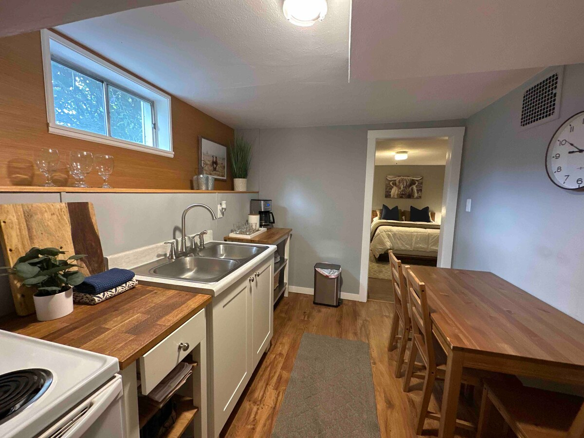 Spacious 1BR Near Downtown | Private Entry & Laundry - Photo 10