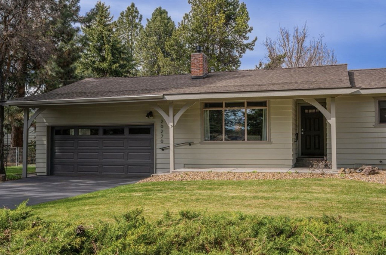 Peaceful 3 bedroom home near Bend Golf Club - Photo 2