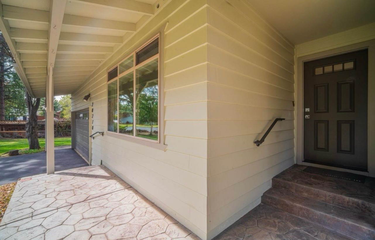 Peaceful 3 bedroom home near Bend Golf Club - Photo 3