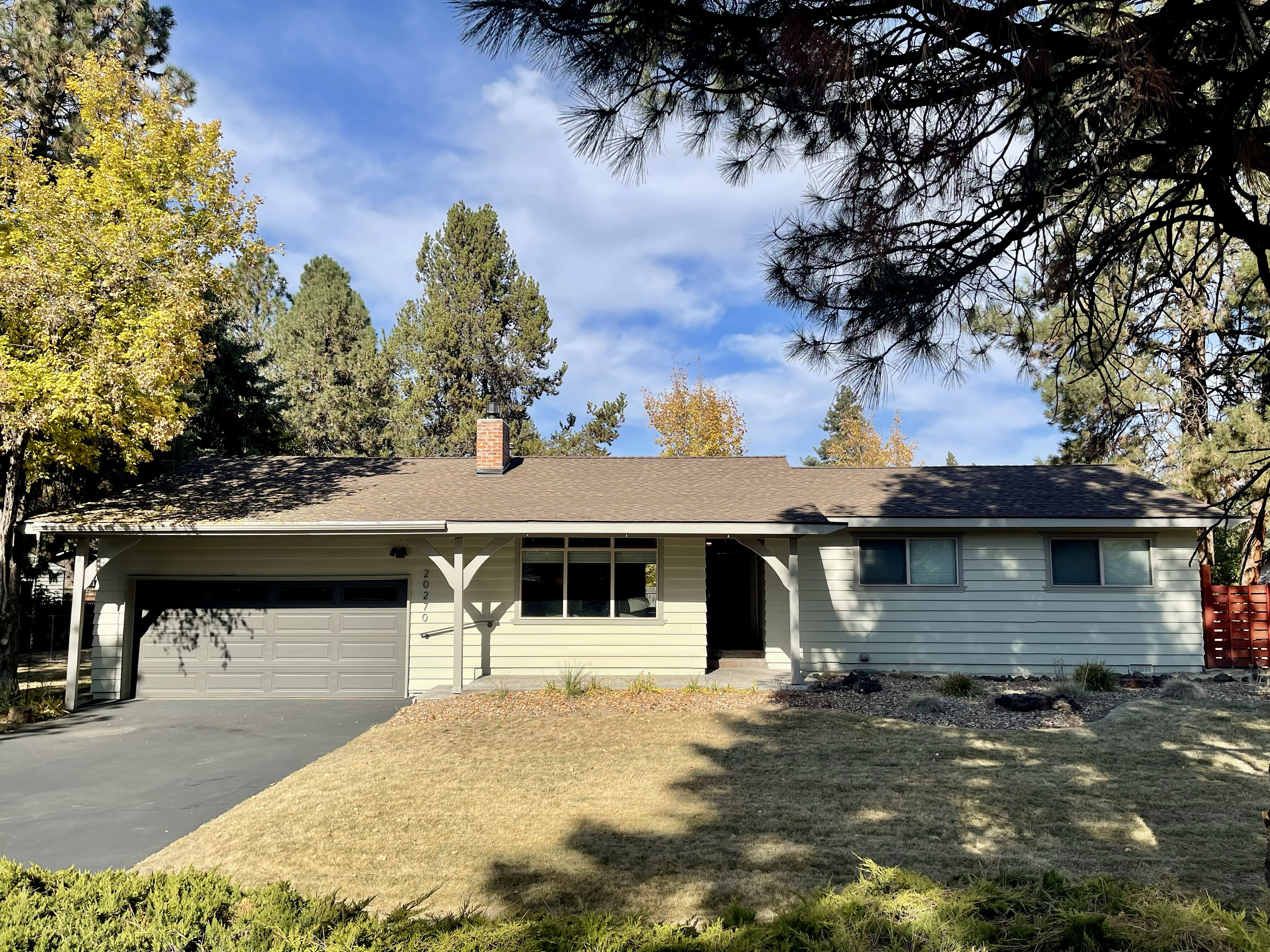 Peaceful 3 bedroom home near Bend Golf Club - Photo 1