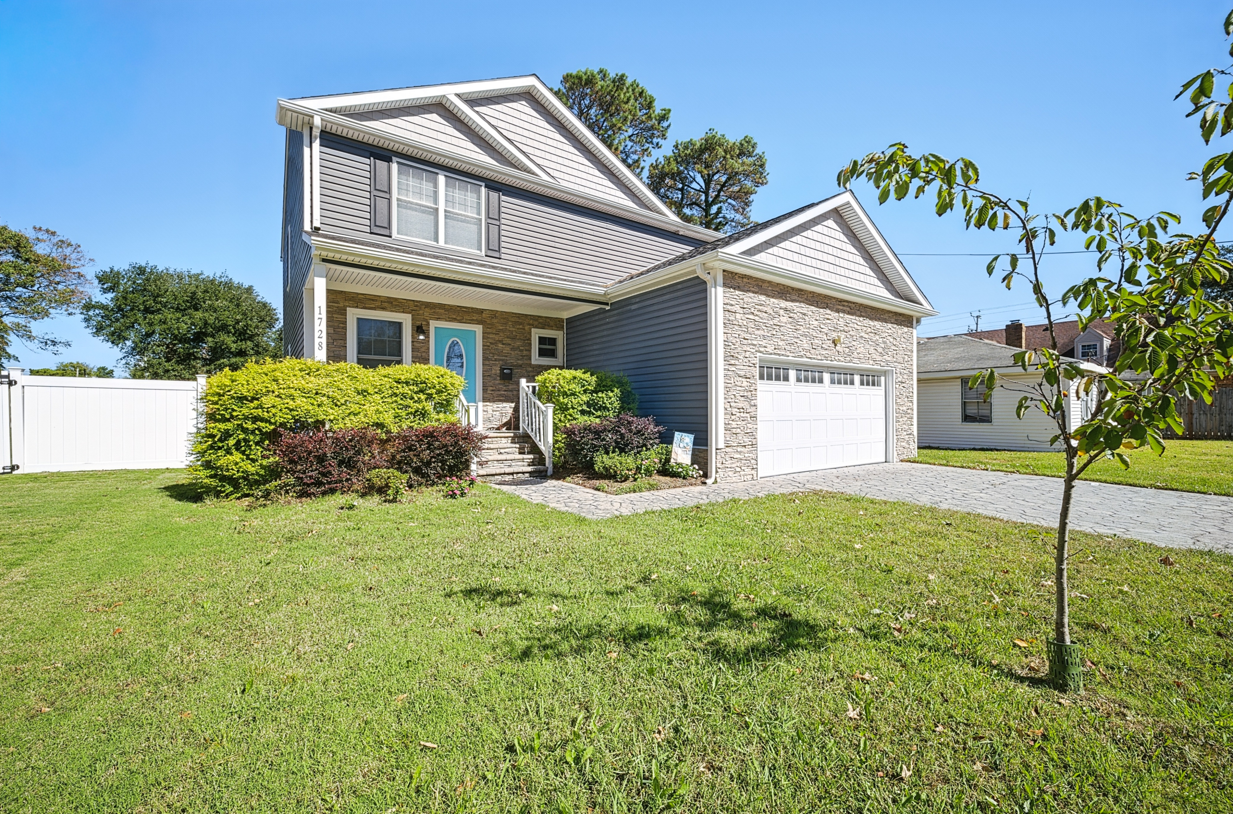 Seafoam Sanctuary: Live in Coastal Comfort & Walk to the Beach - Photo 2
