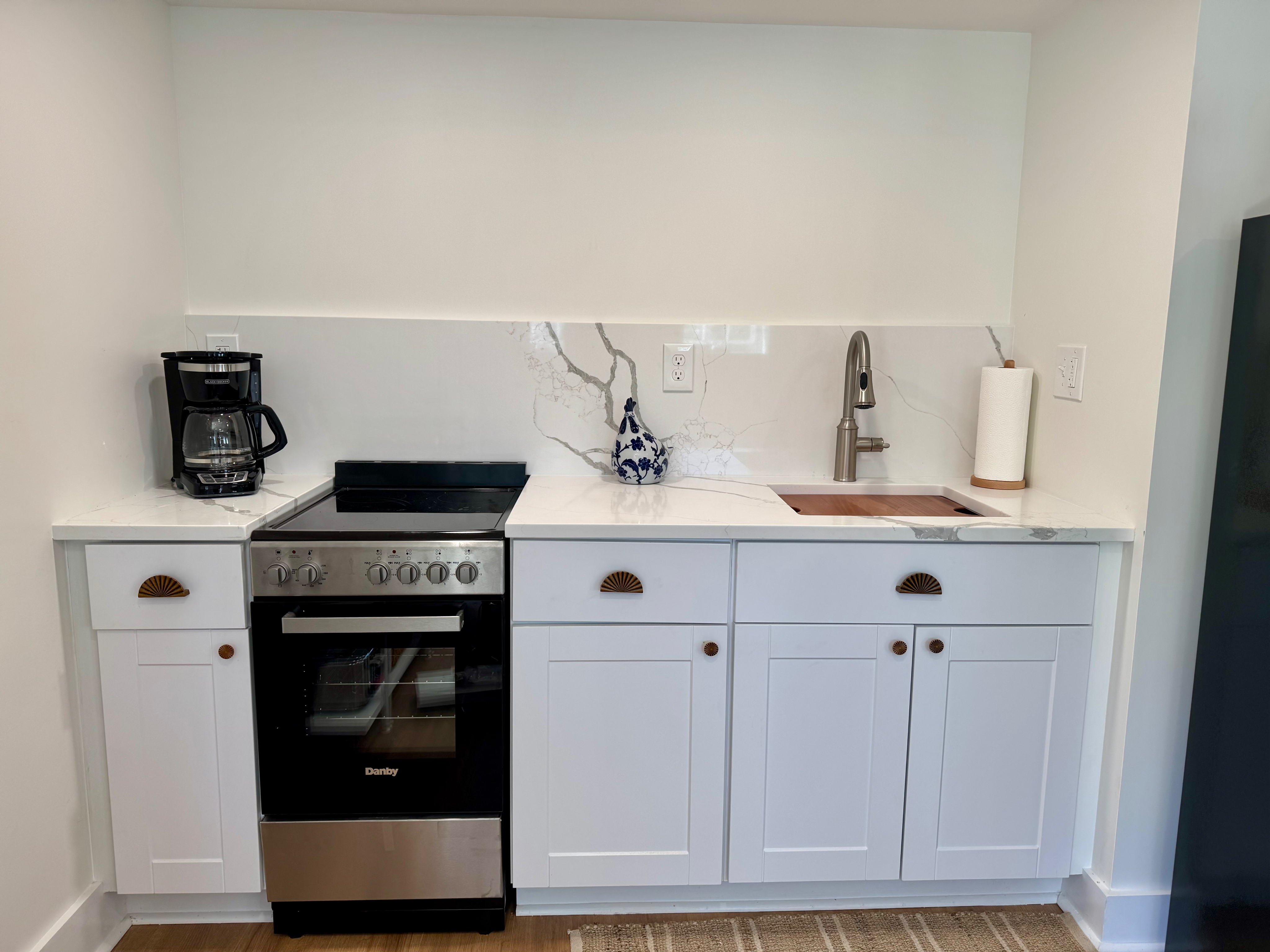 Beautifully Renovated Historic Carriage House Apartment Near UVA - Photo 3