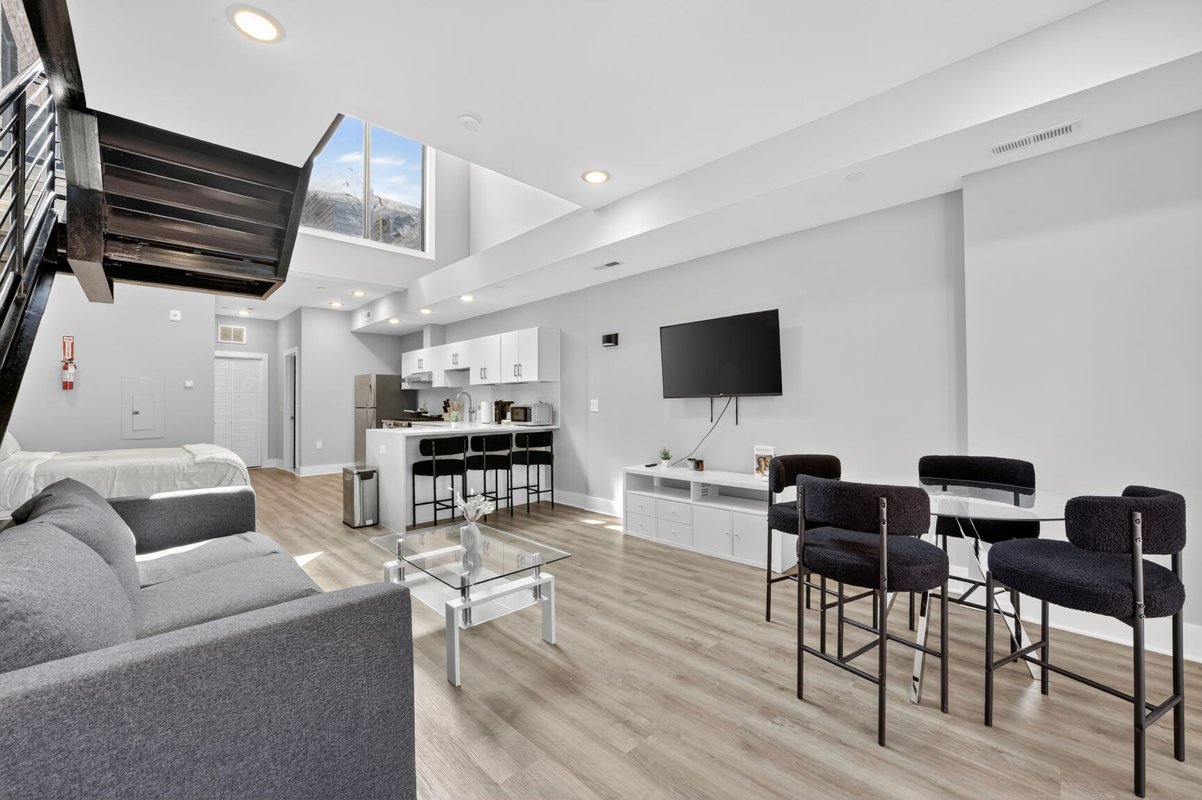 Logan Lofts Penthouse - Photo 8