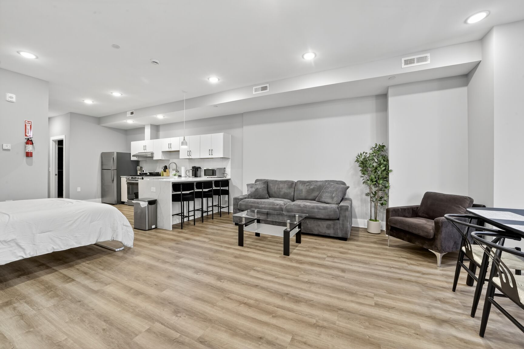 Logan Lofts Penthouse - Photo 2