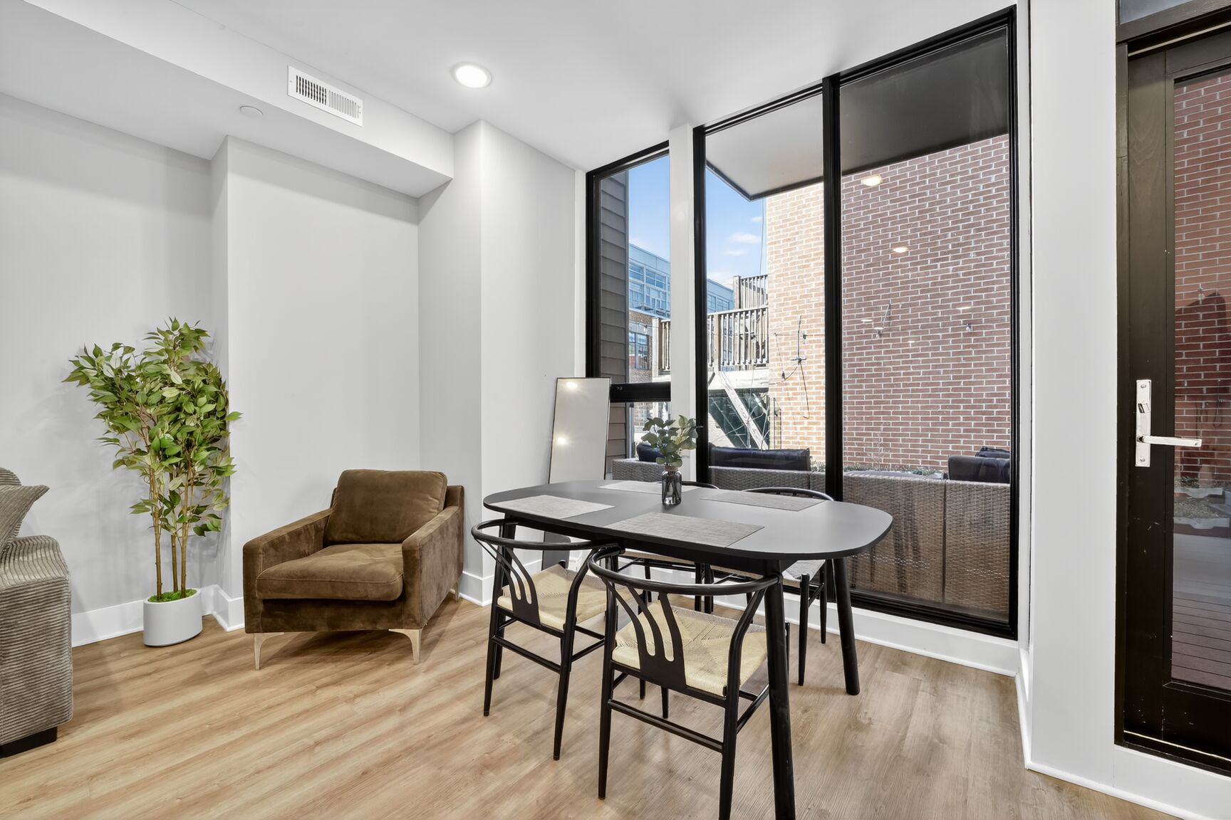 Logan Lofts Penthouse - Photo 4
