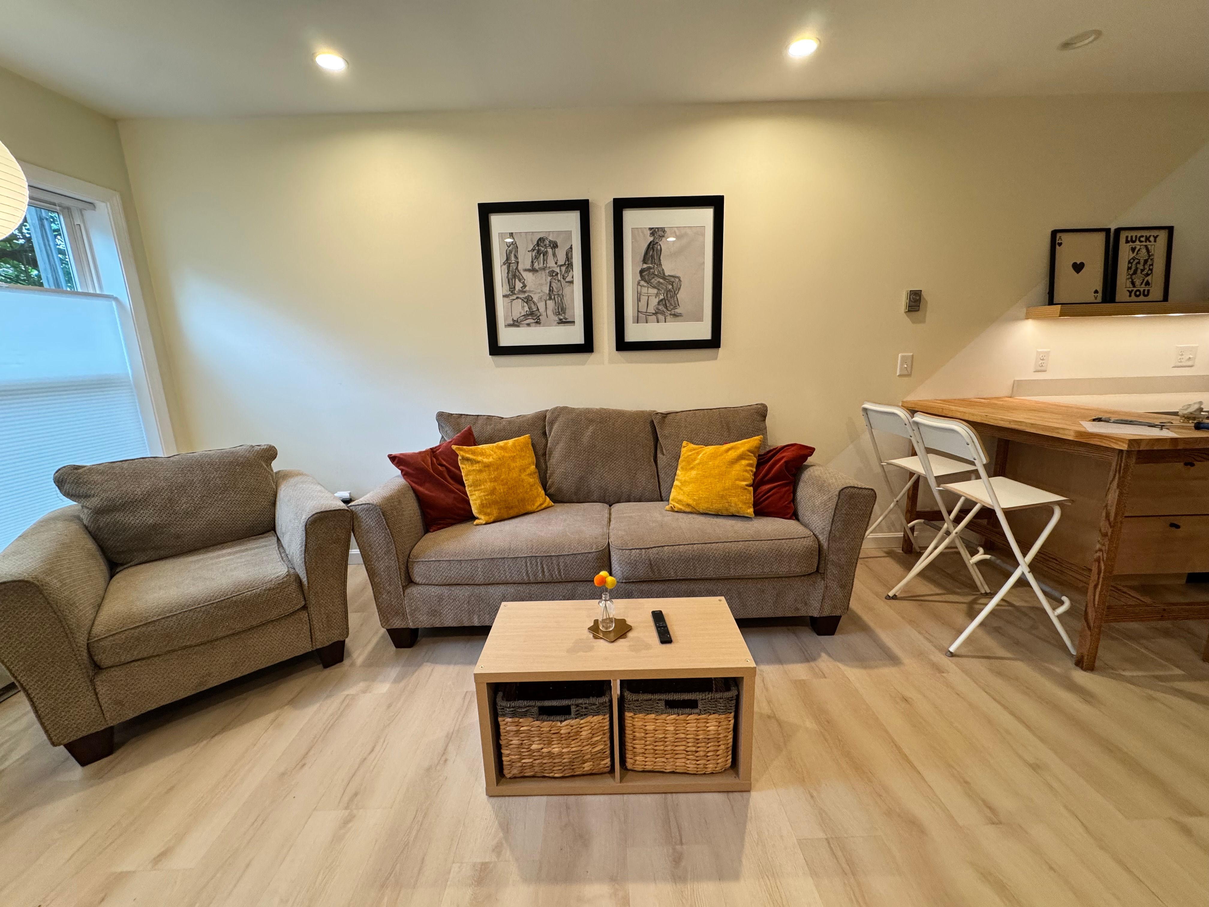 Ideal downtown location, walk everywhere. Perfect combination of convenience and privacy. - Photo 9