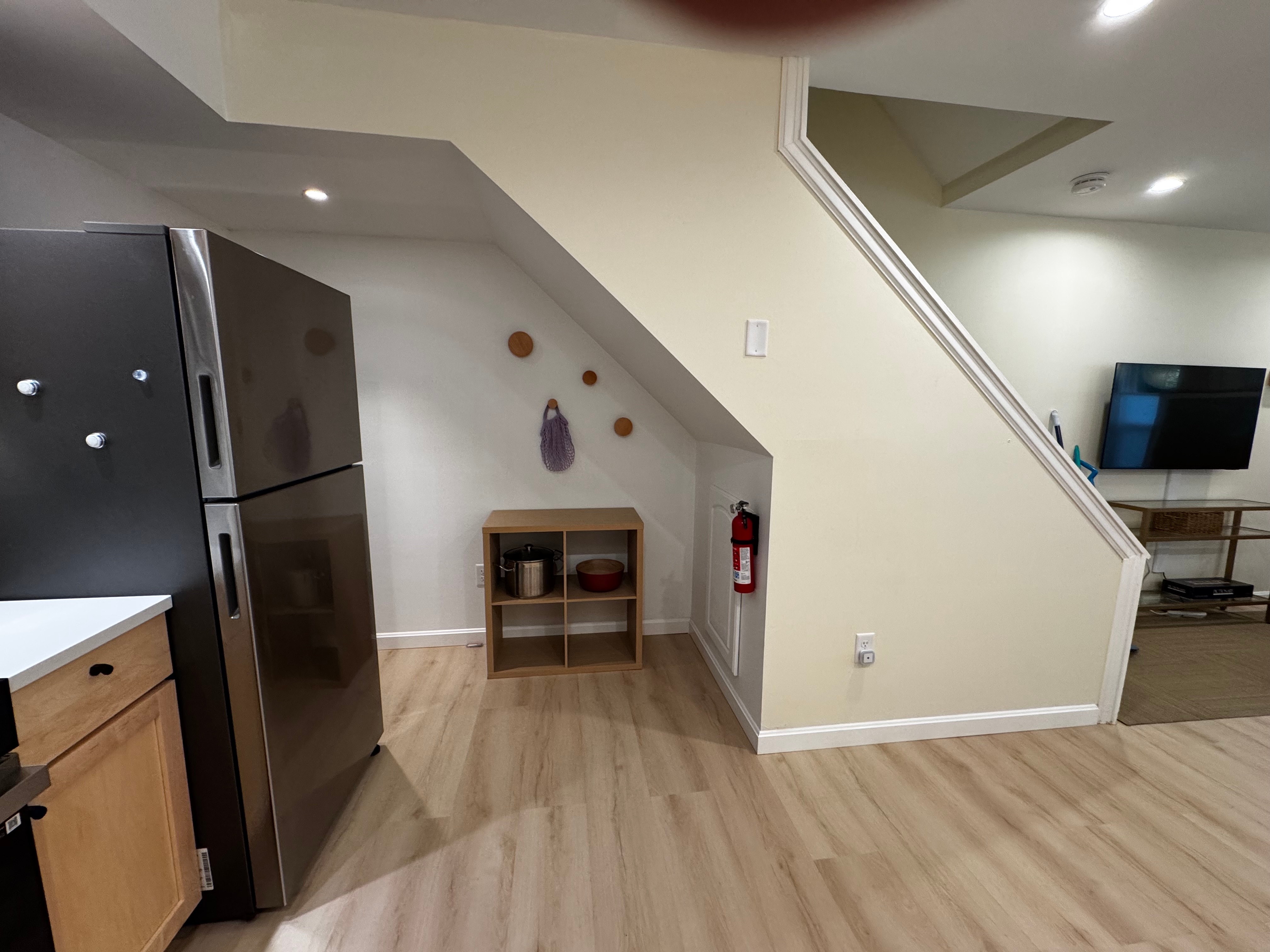Ideal downtown location, walk everywhere. Perfect combination of convenience and privacy. - Photo 10