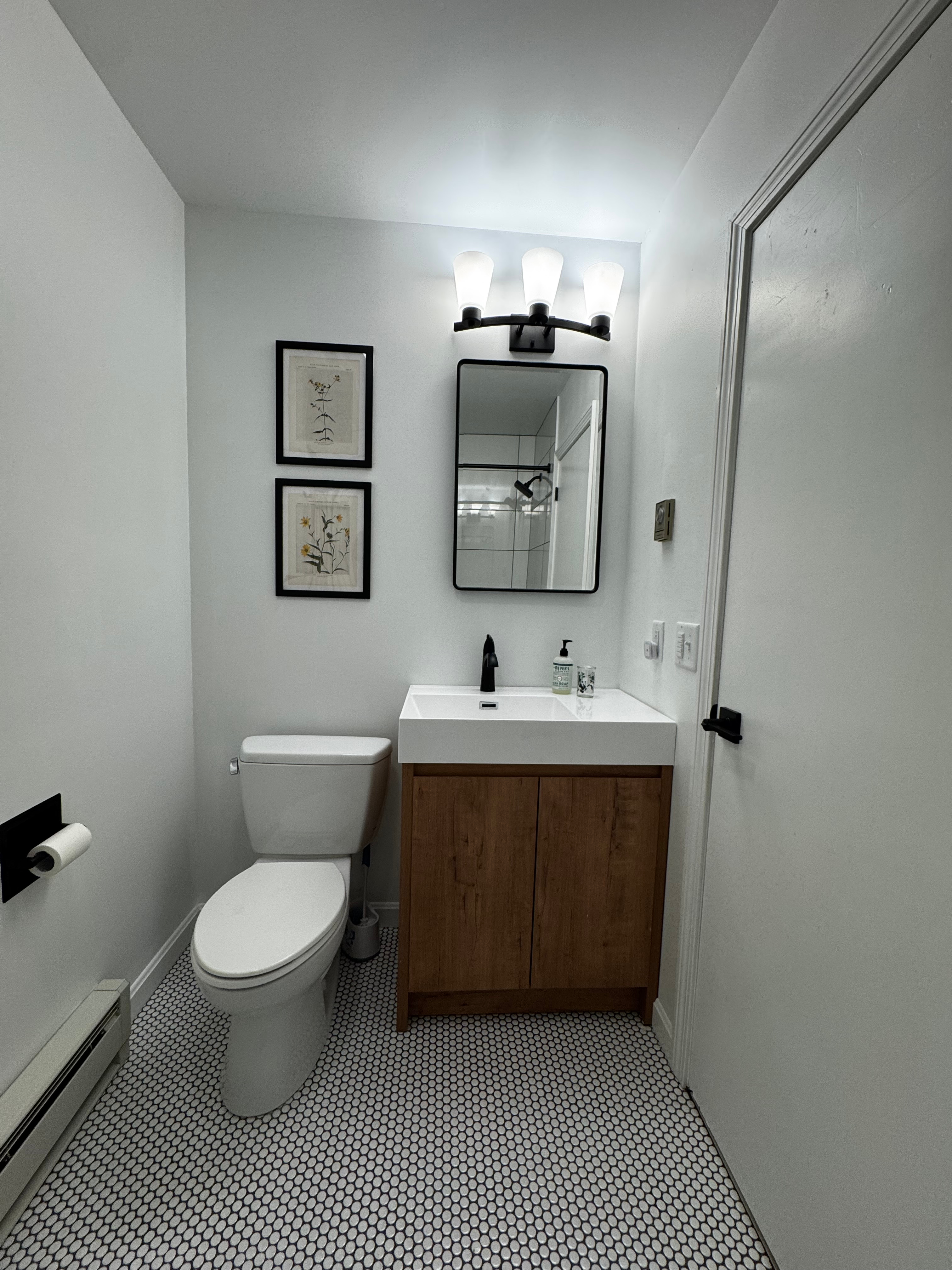 Ideal downtown location, walk everywhere. Perfect combination of convenience and privacy. - Photo 11