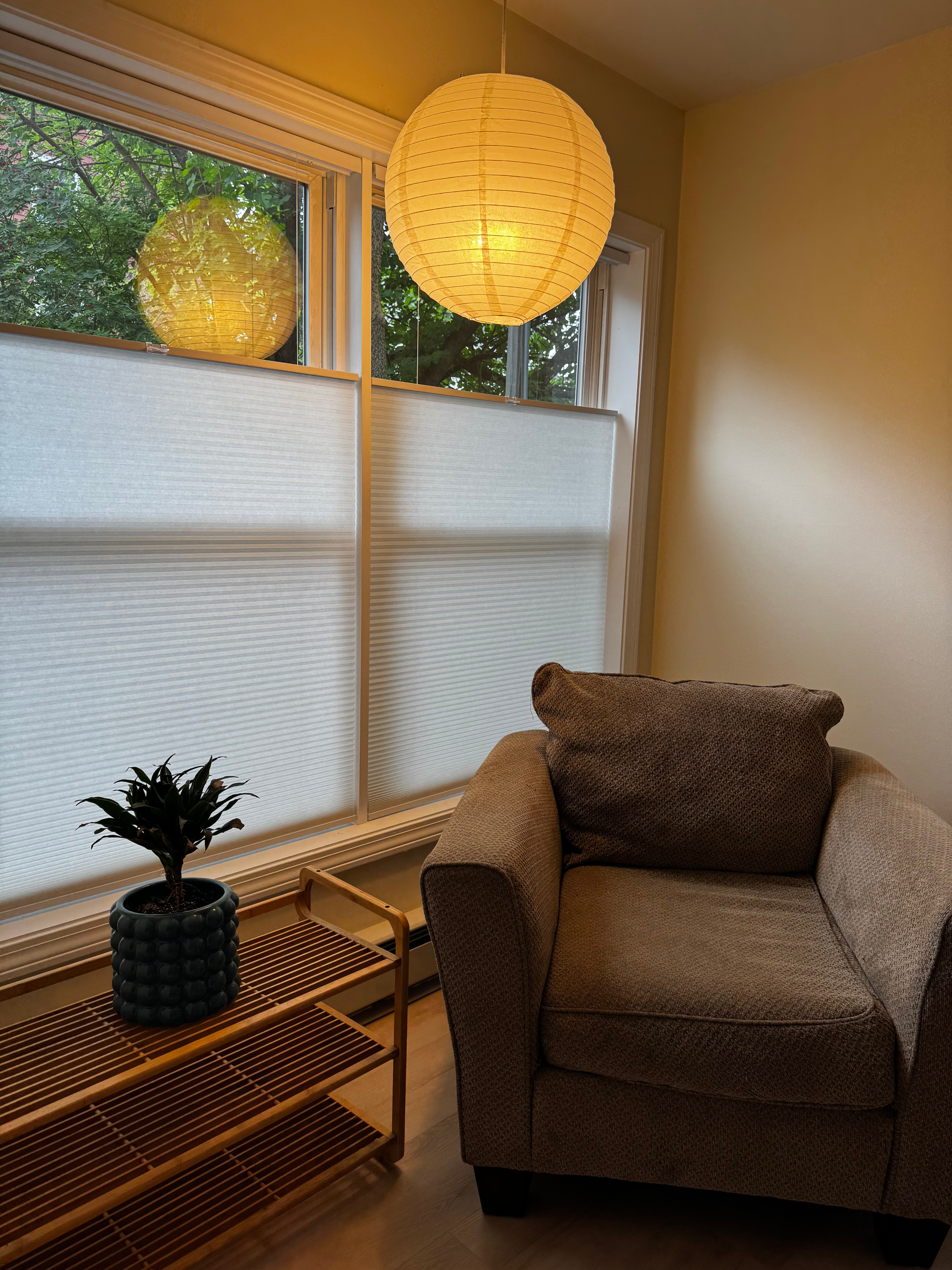Ideal downtown location, walk everywhere. Perfect combination of convenience and privacy. - Photo 7