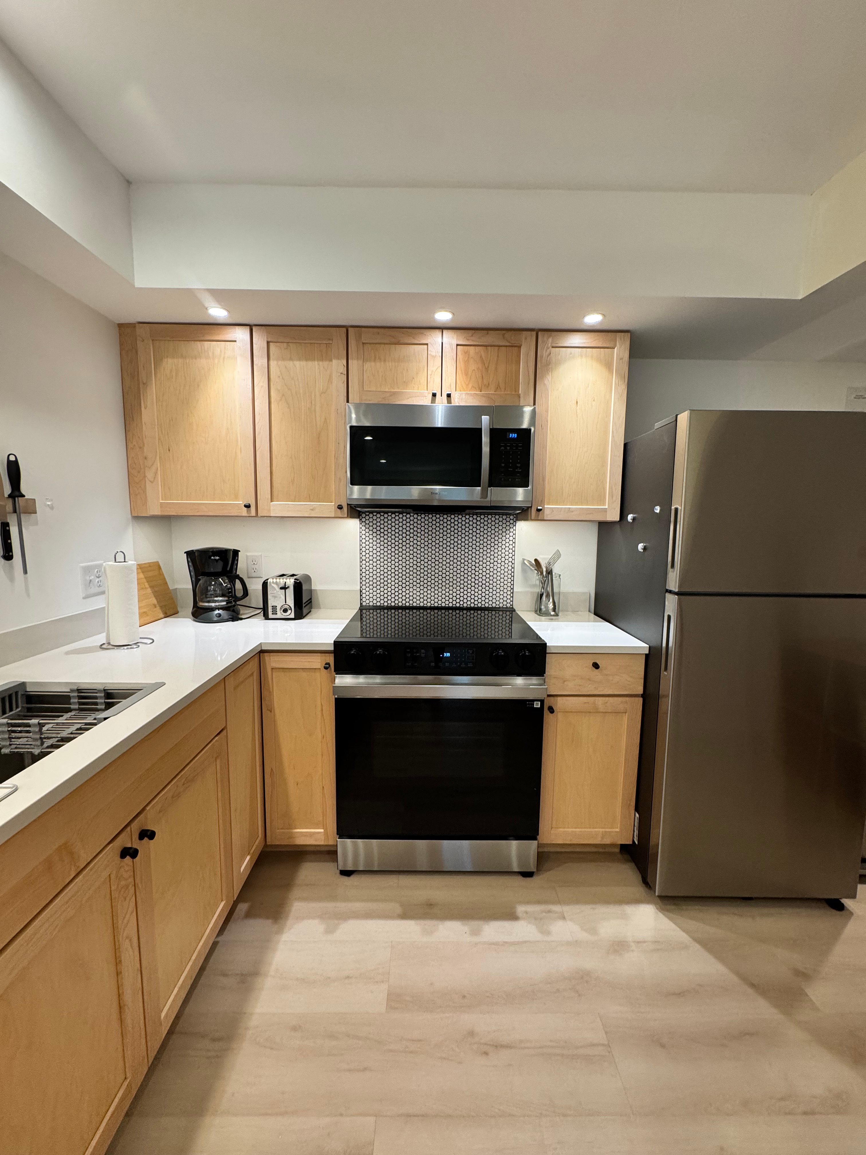 Ideal downtown location, walk everywhere. Perfect combination of convenience and privacy. - Photo 5