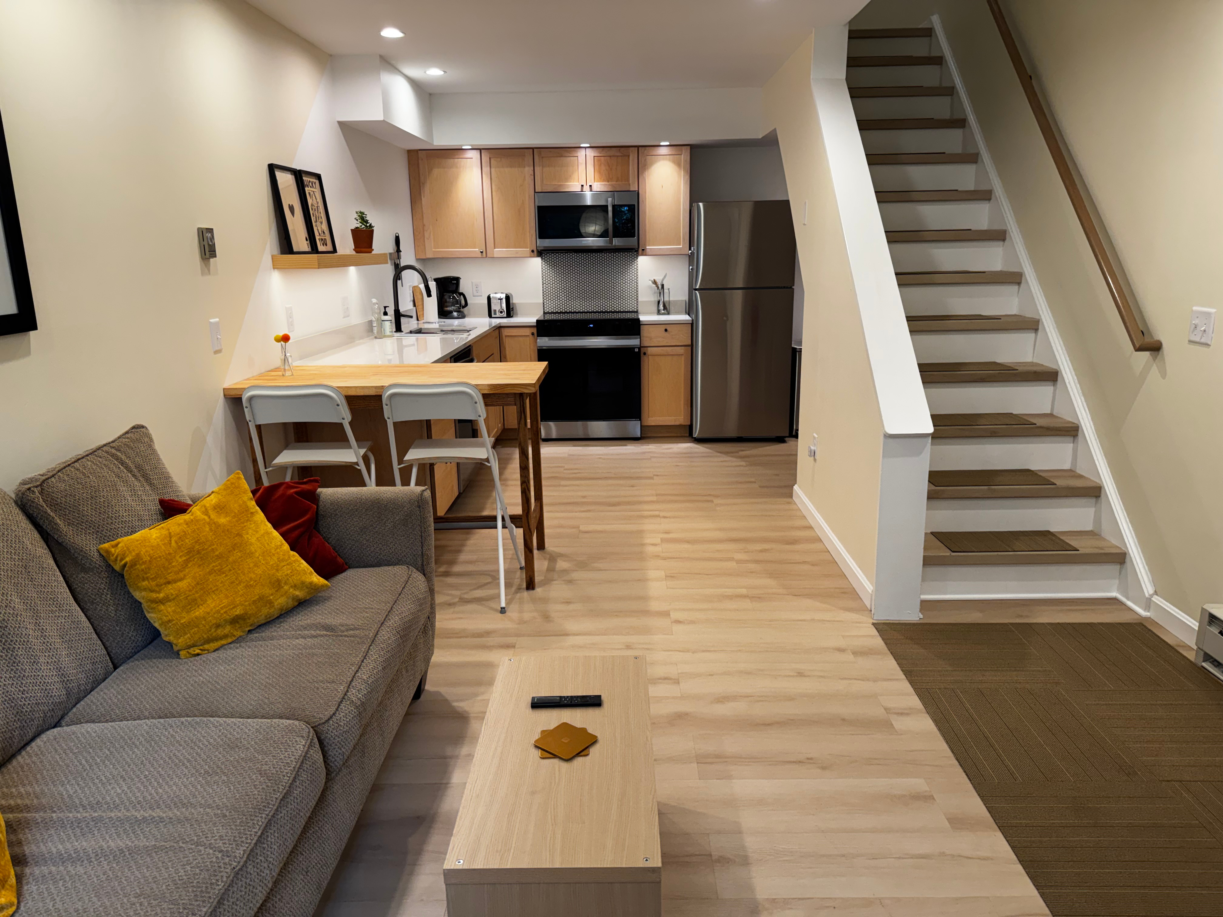 Ideal downtown location, walk everywhere. Perfect combination of convenience and privacy. - Photo 1