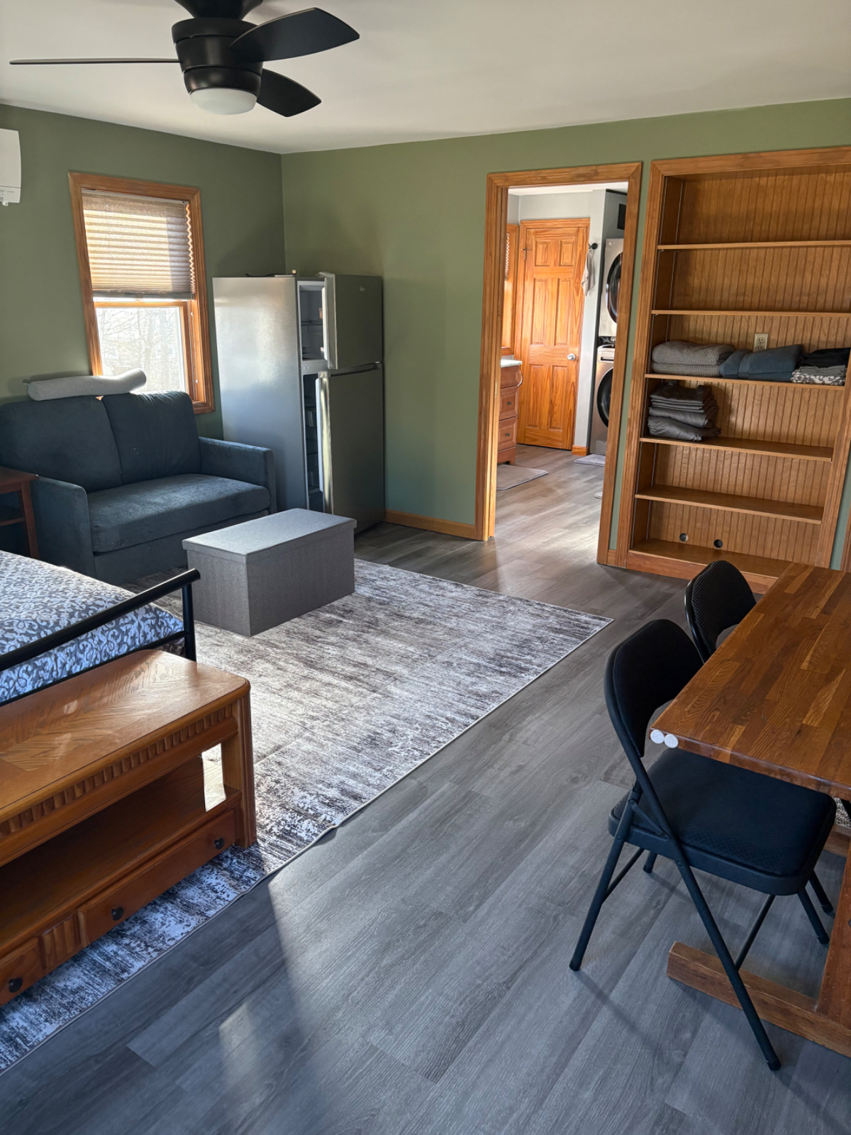 Private room with attached bathroom/laundry - Photo 3