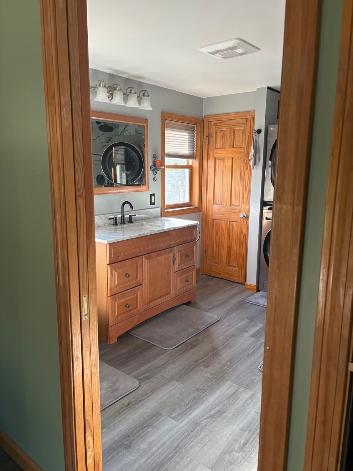 Private room with attached bathroom/laundry - Photo 6