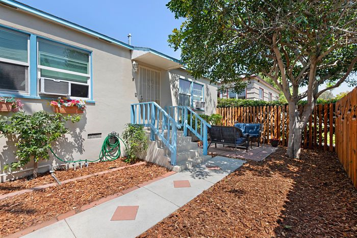 Beach Cottage - 1 bdrm - Photo 1