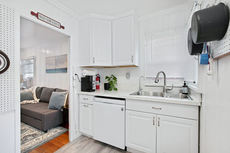 Beach Cottage - 1 bdrm - Photo 4