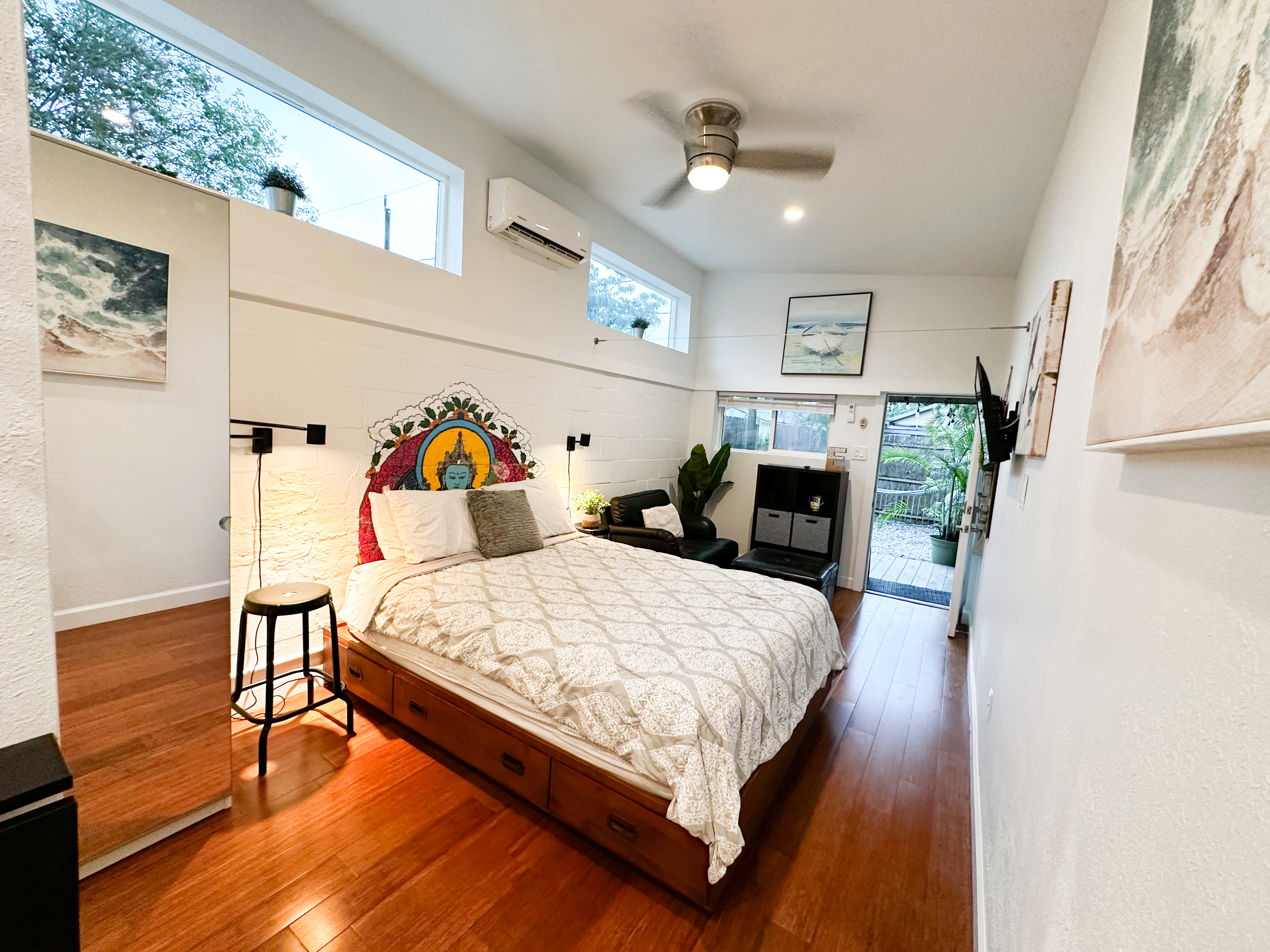 Adorable Modern Studio East, Clean, Comfy, near beach & downtown. - Photo 4
