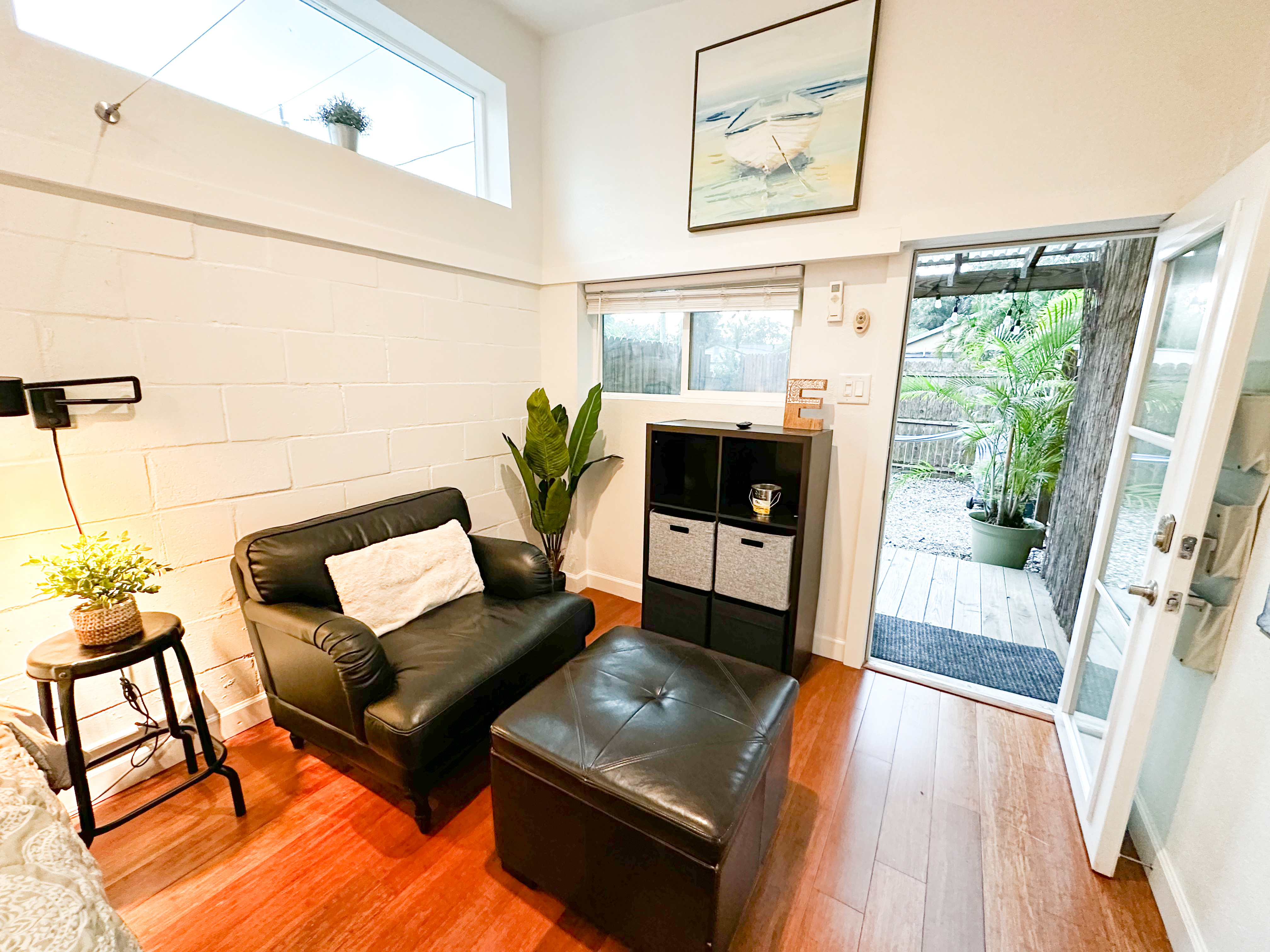 Adorable Modern Studio East, Clean, Comfy, near beach & downtown. - Photo 6