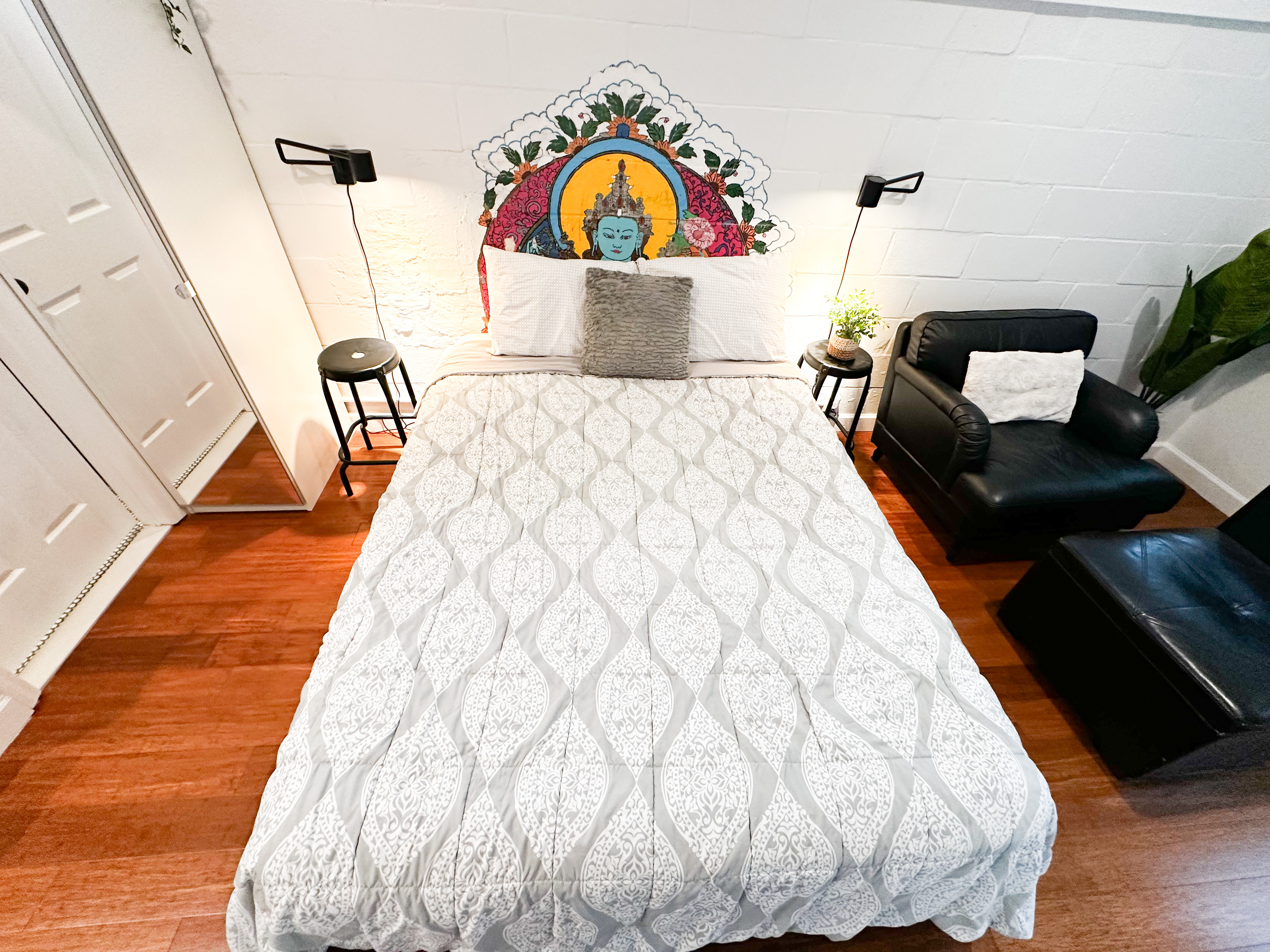 Adorable Modern Studio East, Clean, Comfy, near beach & downtown. - Photo 7