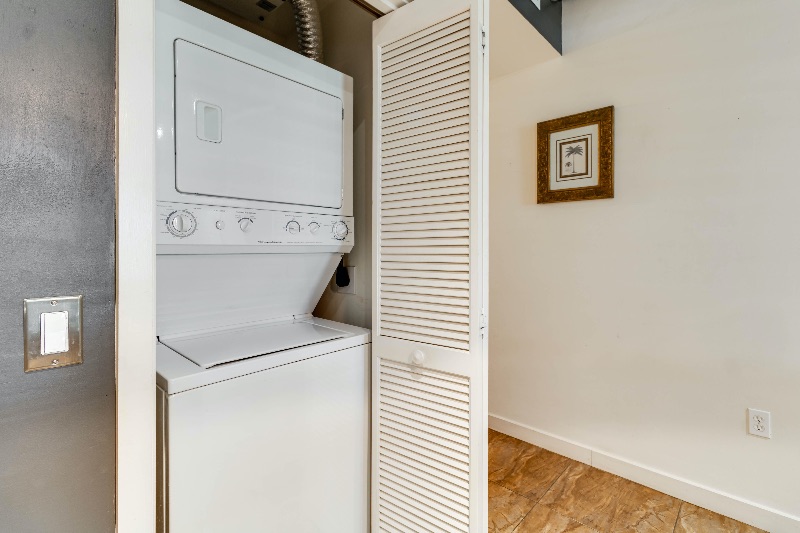 Furnished Upgraded Studio Condo - Photo 6