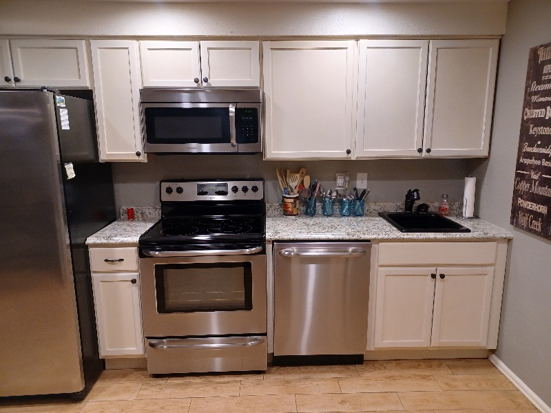 Peace Filled Basement Apartment with washer&dryer - Photo 9